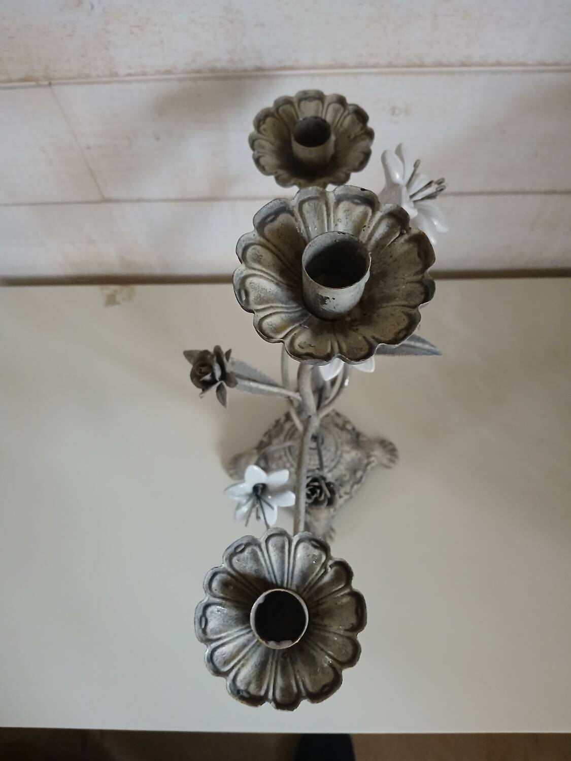 Antique chandelier in cast iron/metal and porcelain