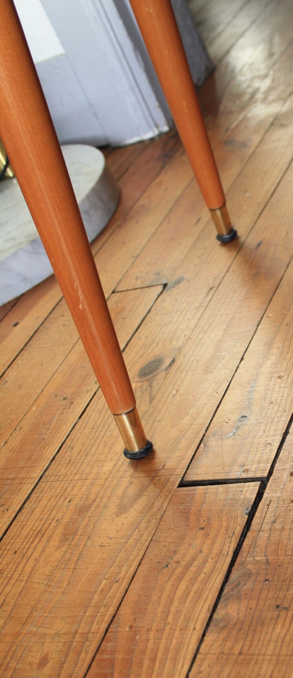 Coffee table wood compass feet