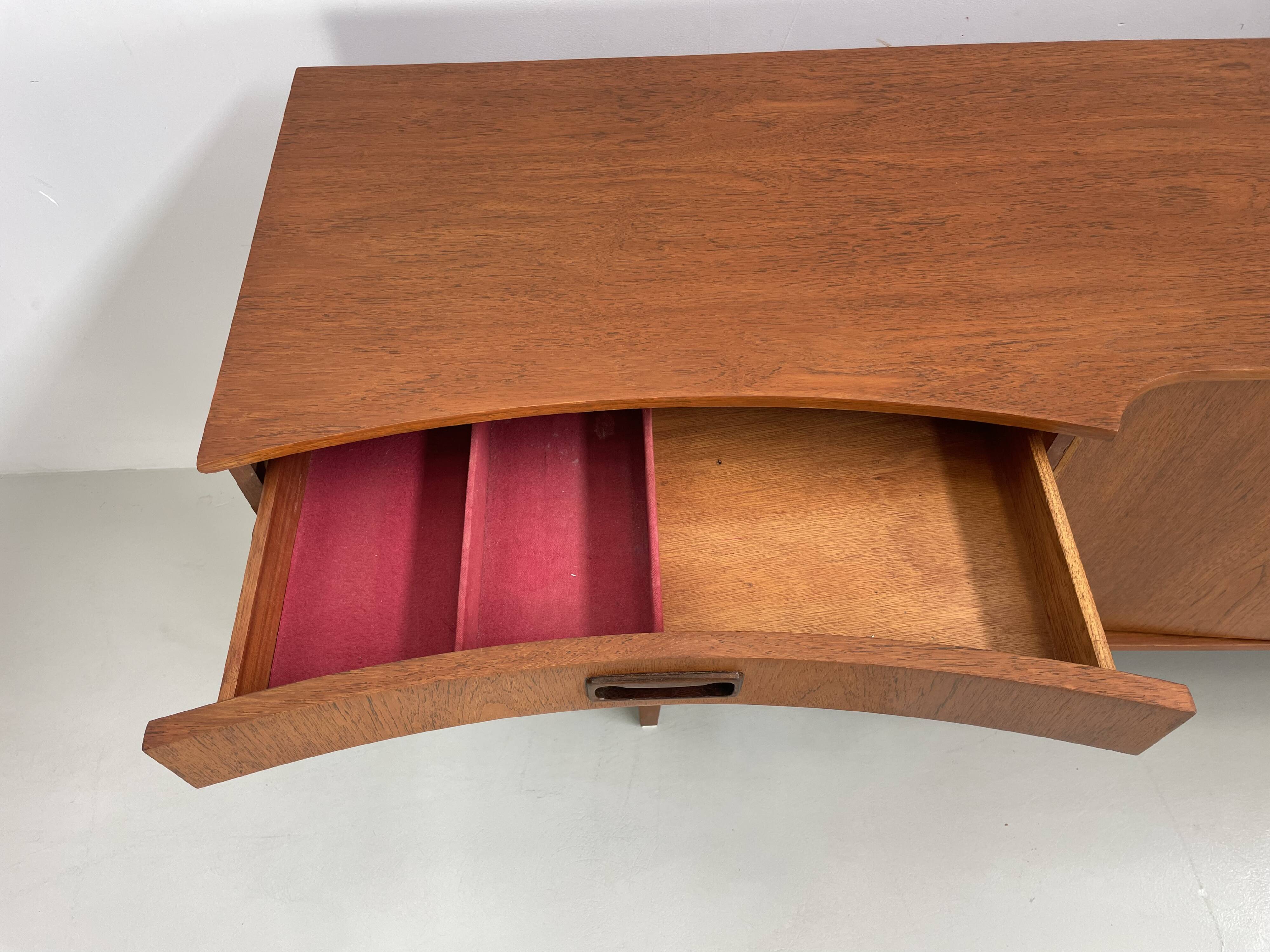 Buffet vintage unique et très rare des années 60.