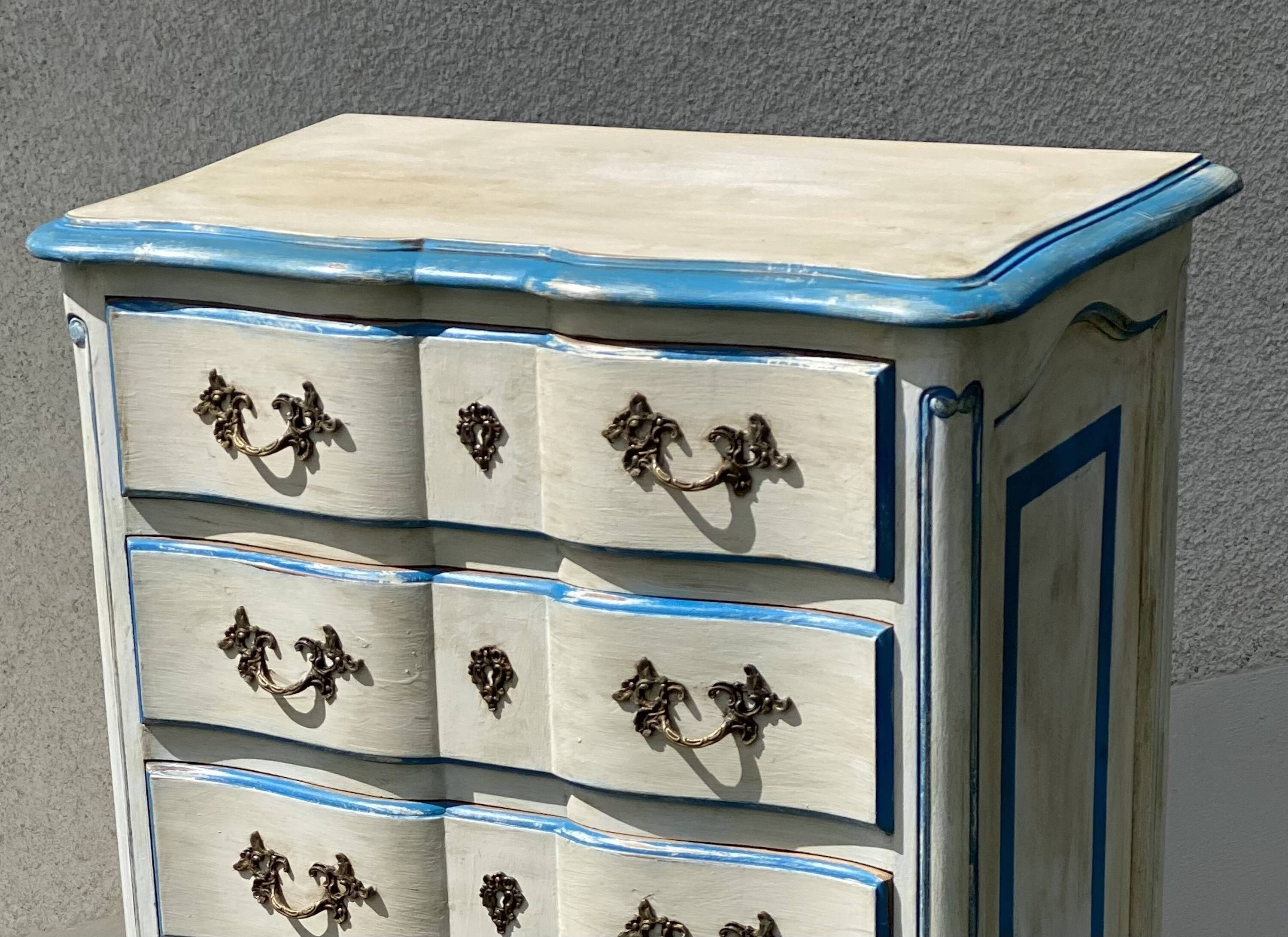 Weekly chest (7 drawers) patinated Provençal style