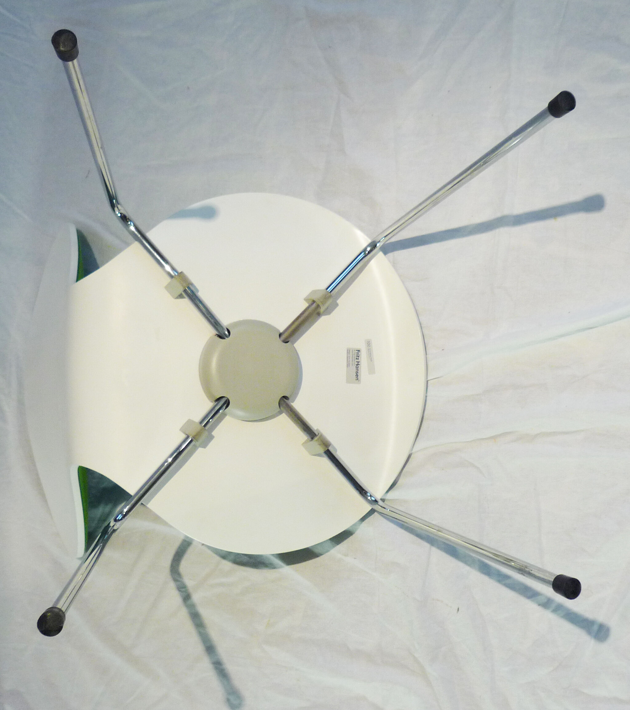 Chaise modèle 3107 tissu turquoise design Jacobsen, édition Fritz hansen