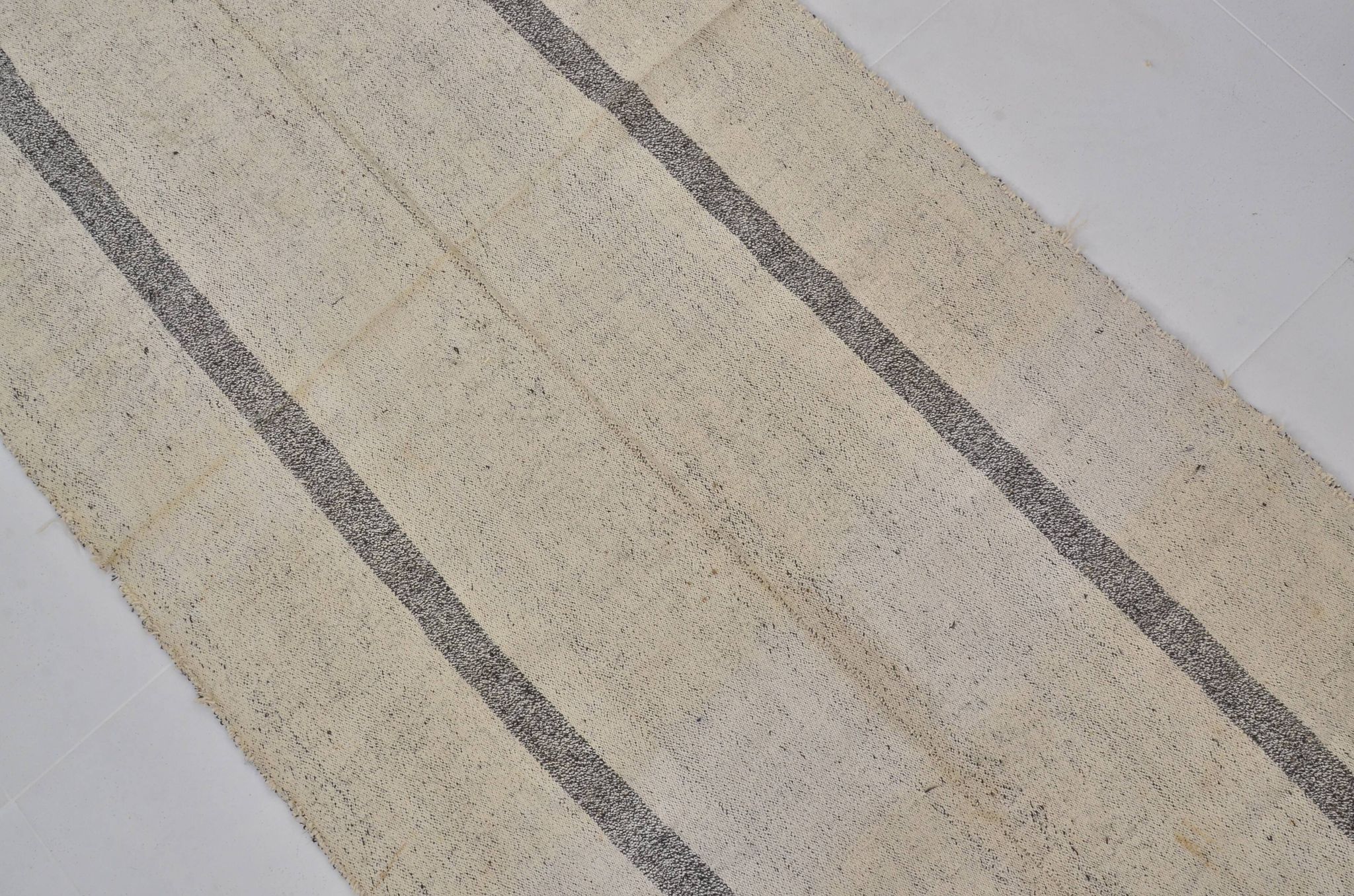 Tapis Kilim beige et noir