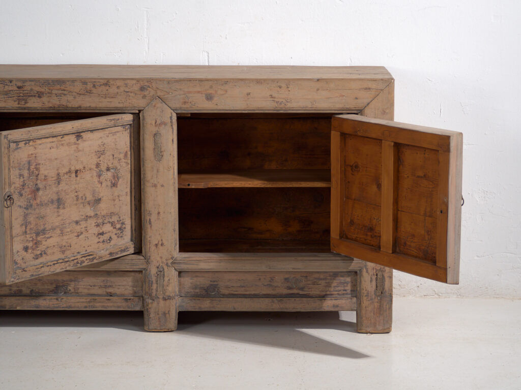 Buffet ancien en orme avec trois portes – Shanxi, vers 1920