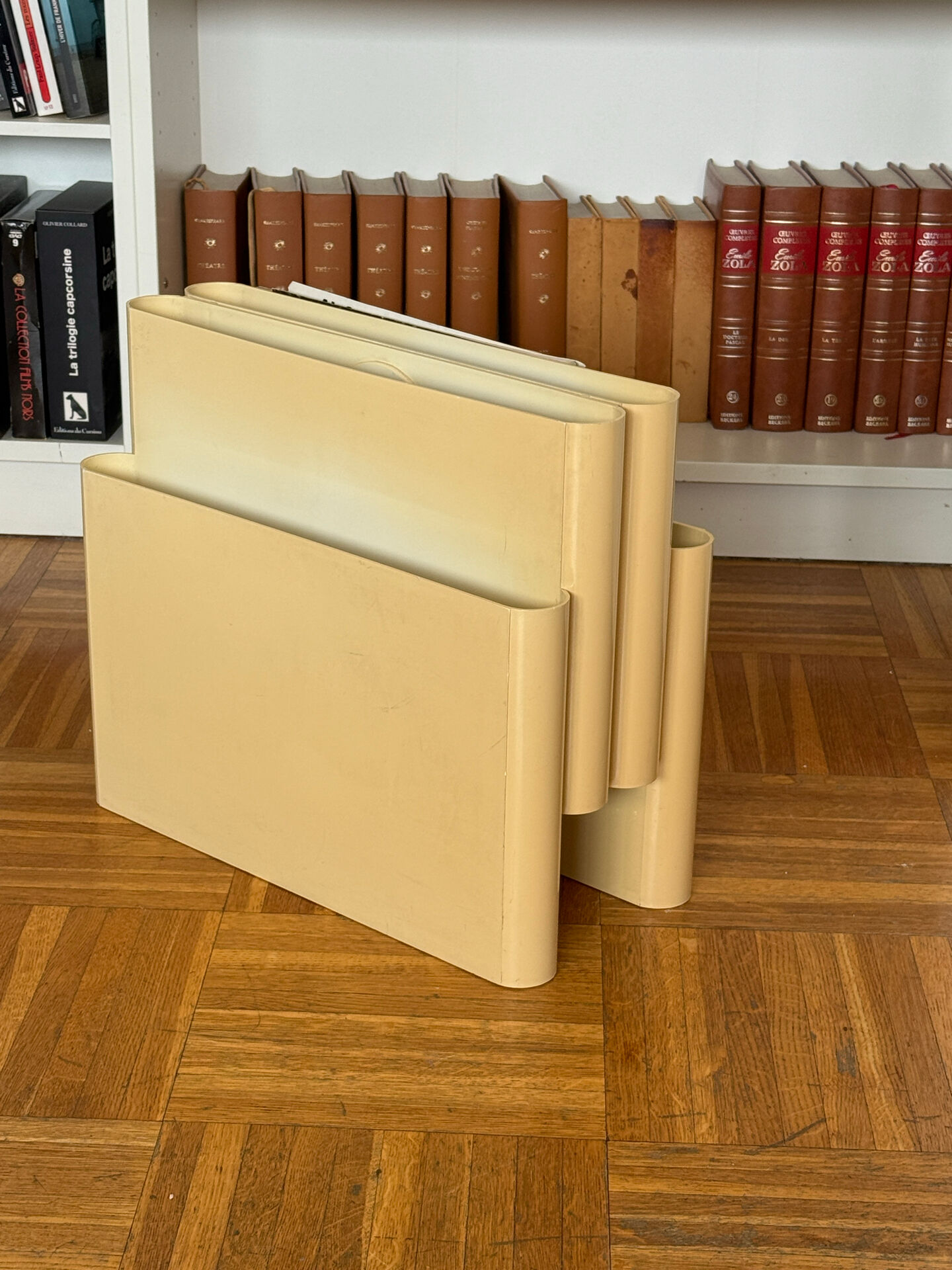 Kartell Giotto Stoppino magazine rack