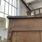 Central island trading counter in walnut
