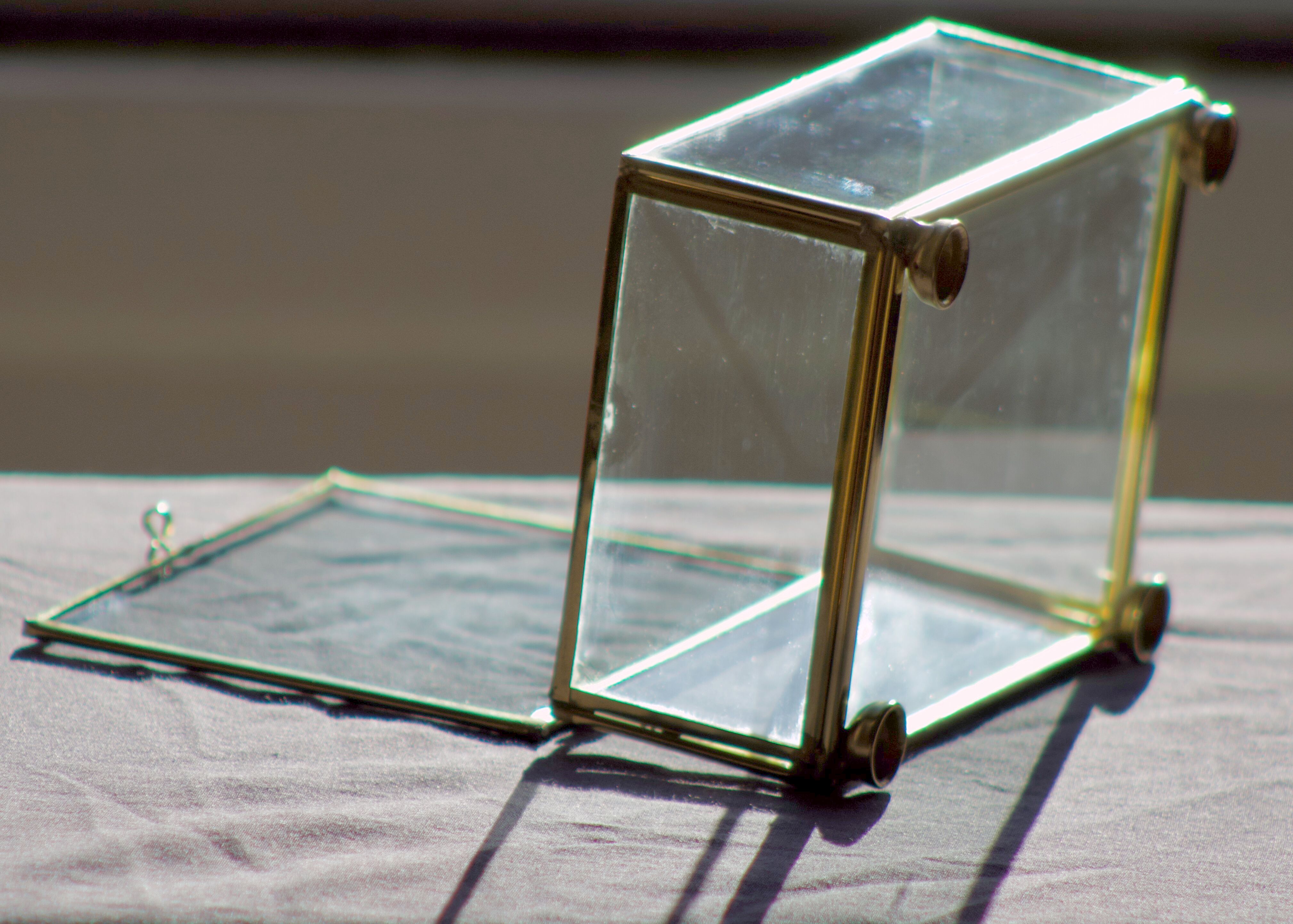 4 anciennes boites à bijoux en verre, laiton et miroir