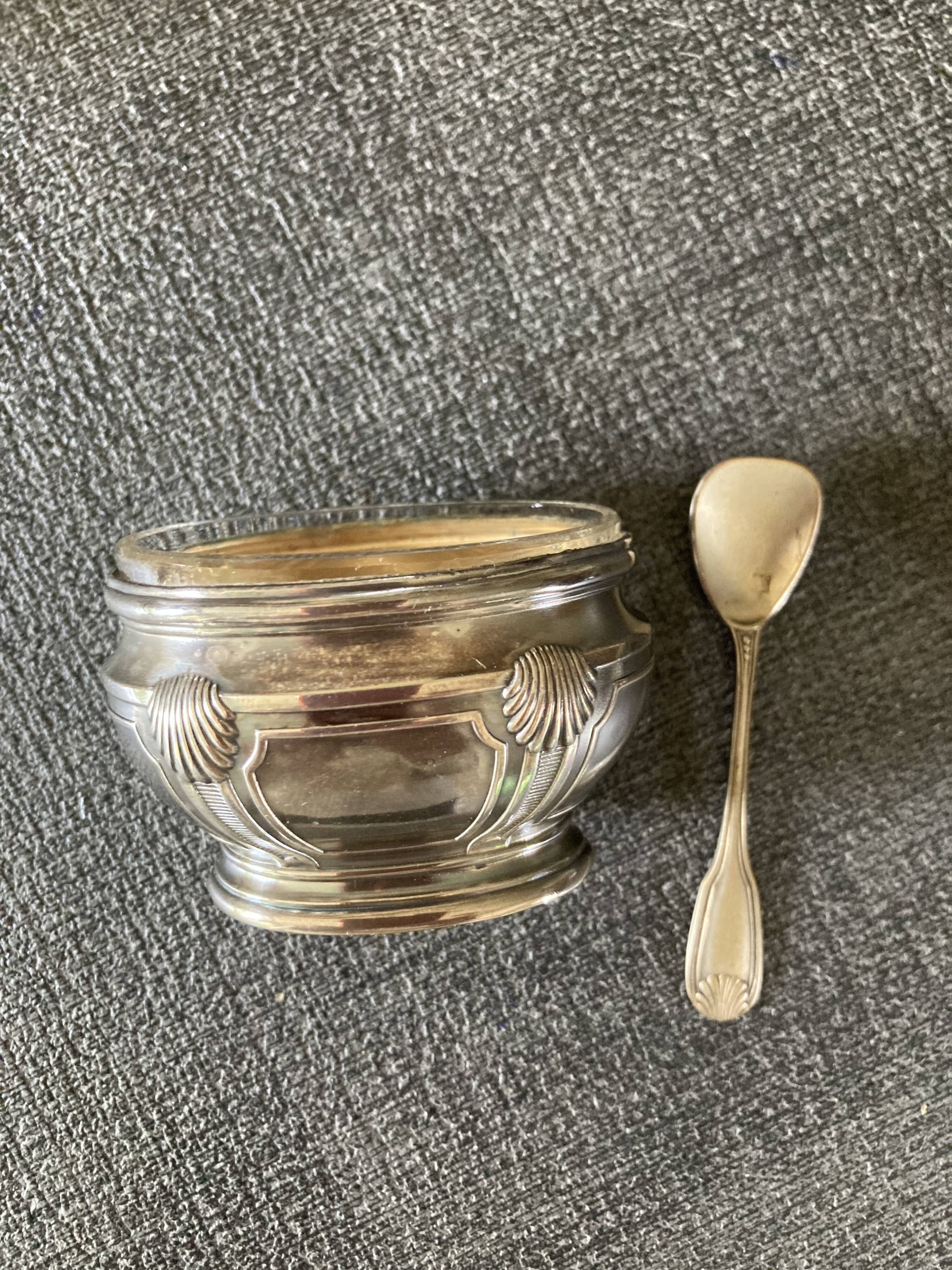 Chic vintage table set in silver-plated metal