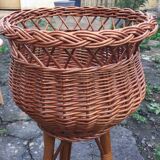 Tripod wicker plant carrier