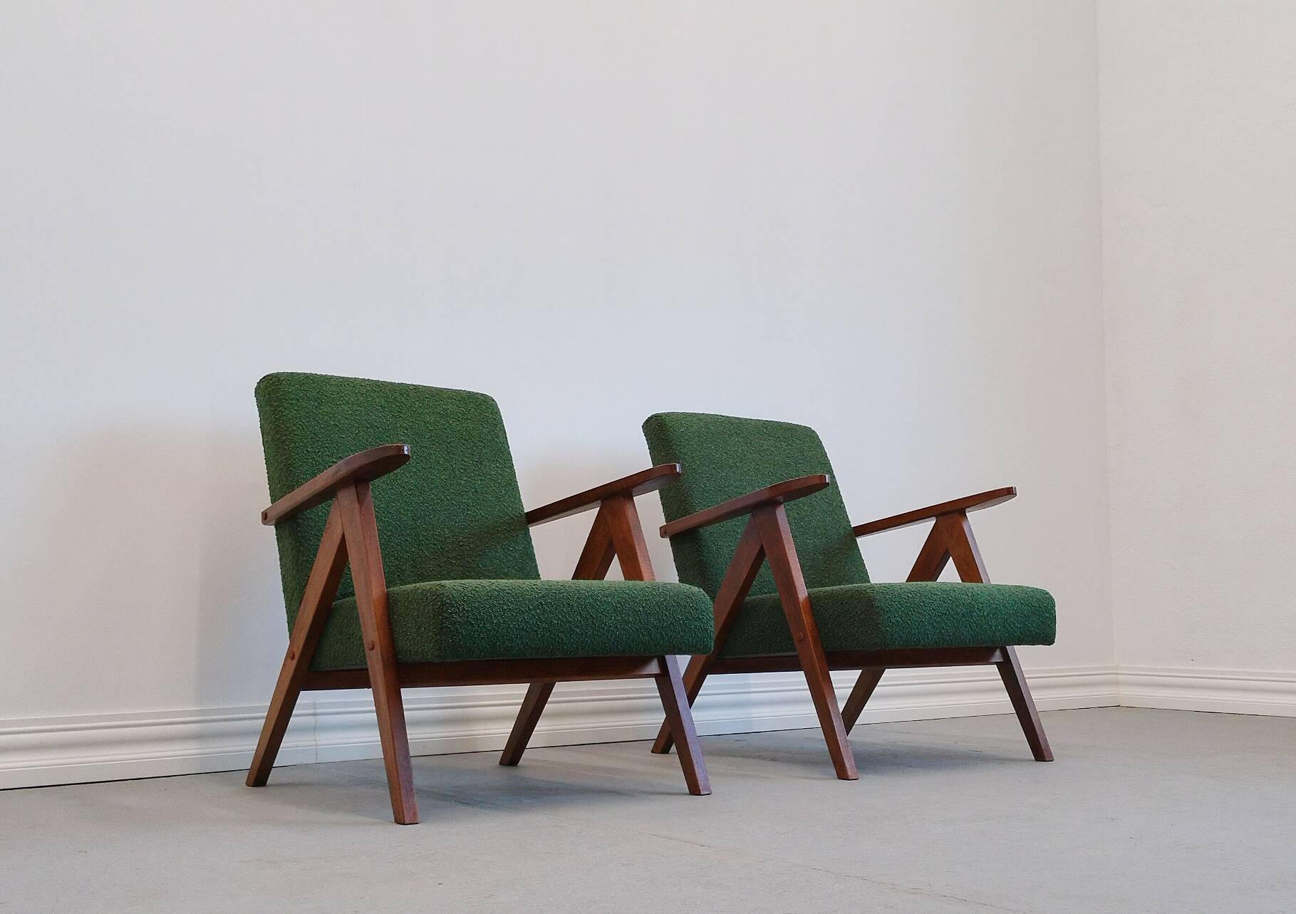 Mid-Century Model B 310 Var Easy Chair in Green Bouclé, 1960s