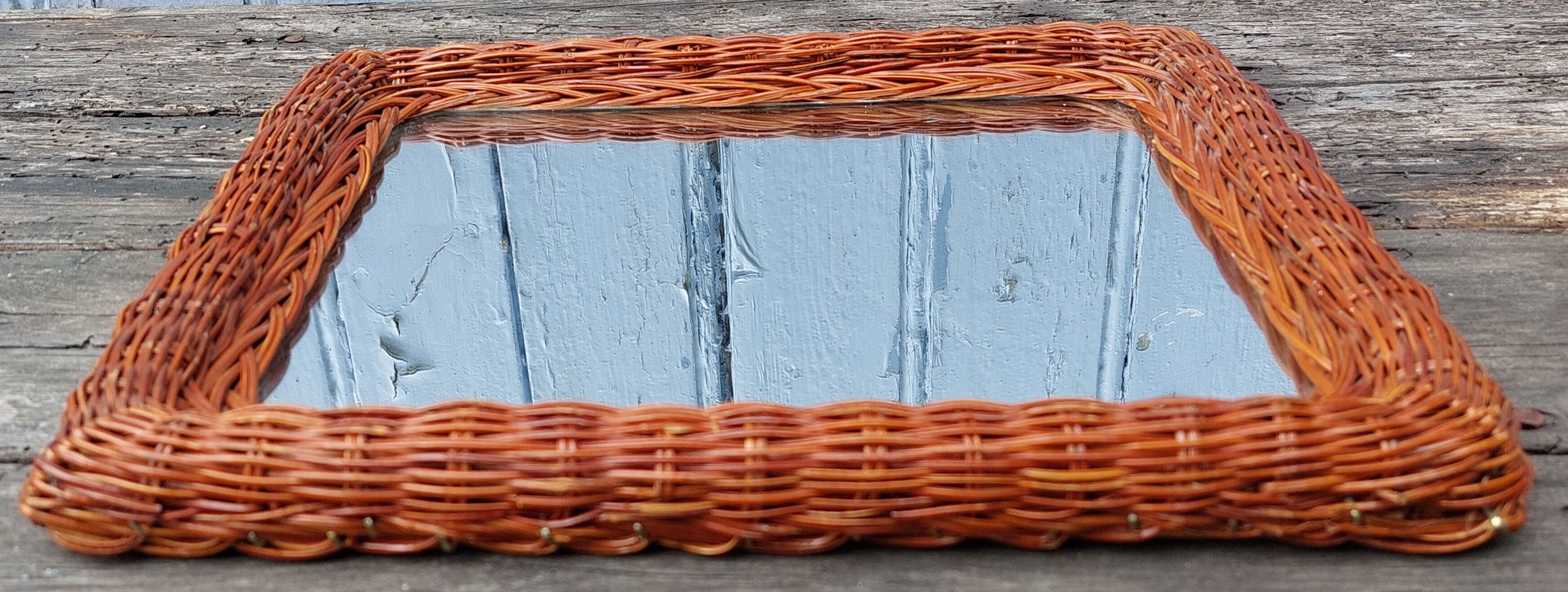 Rattan mirror 31 x 26 cm