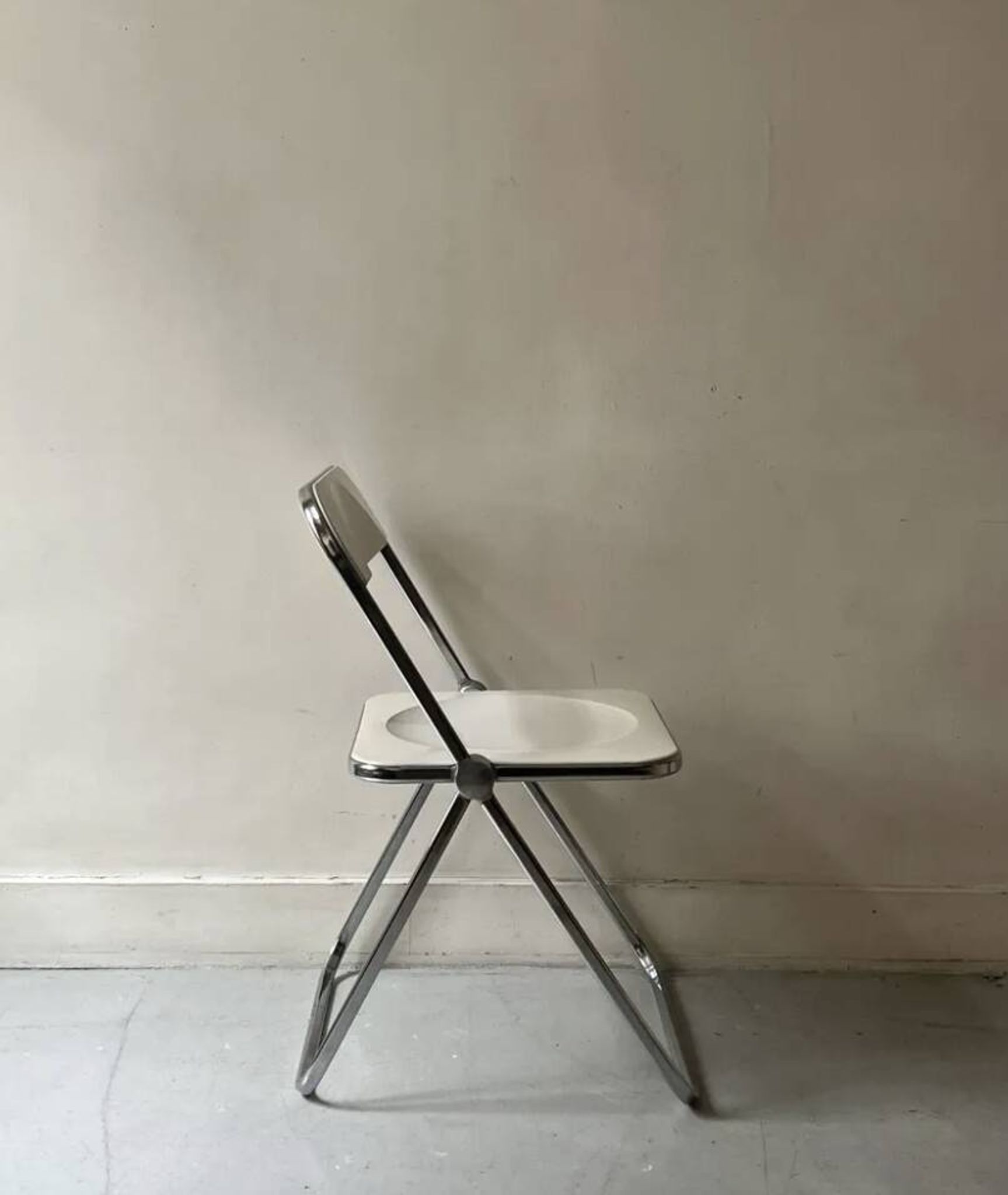 White folding chair & chrome Plia by G. Piretti for Castelli, 1970