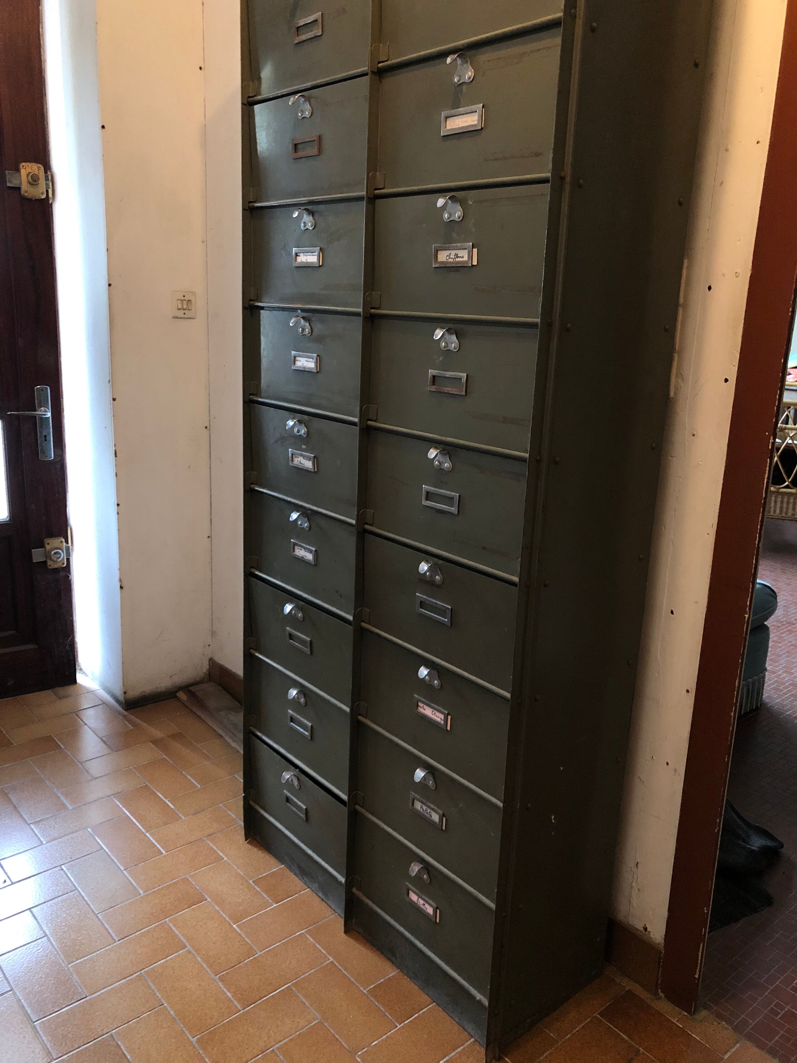 Industrial locker cabinet with valves