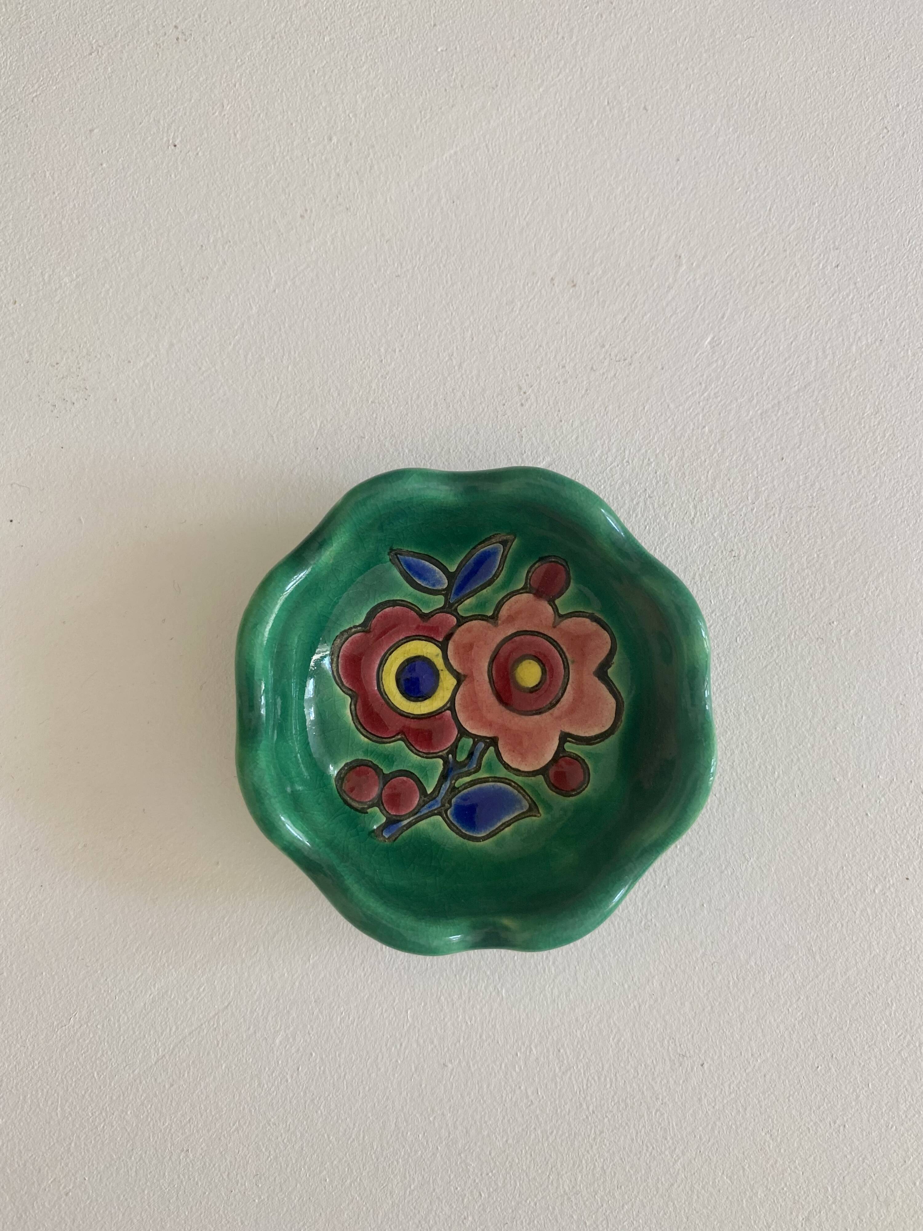 Trio of empty cups Longwy pocket