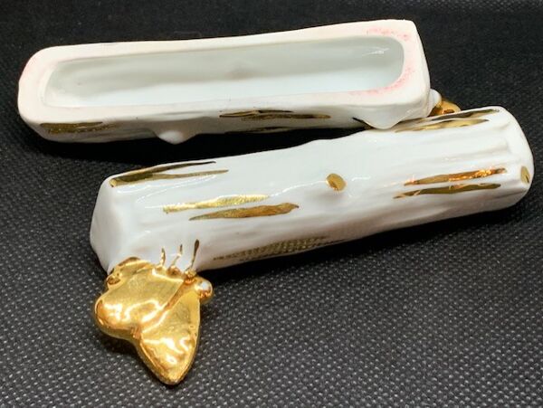 Coffret de 12 porte -couteaux art nouveau céramique dorée papillons