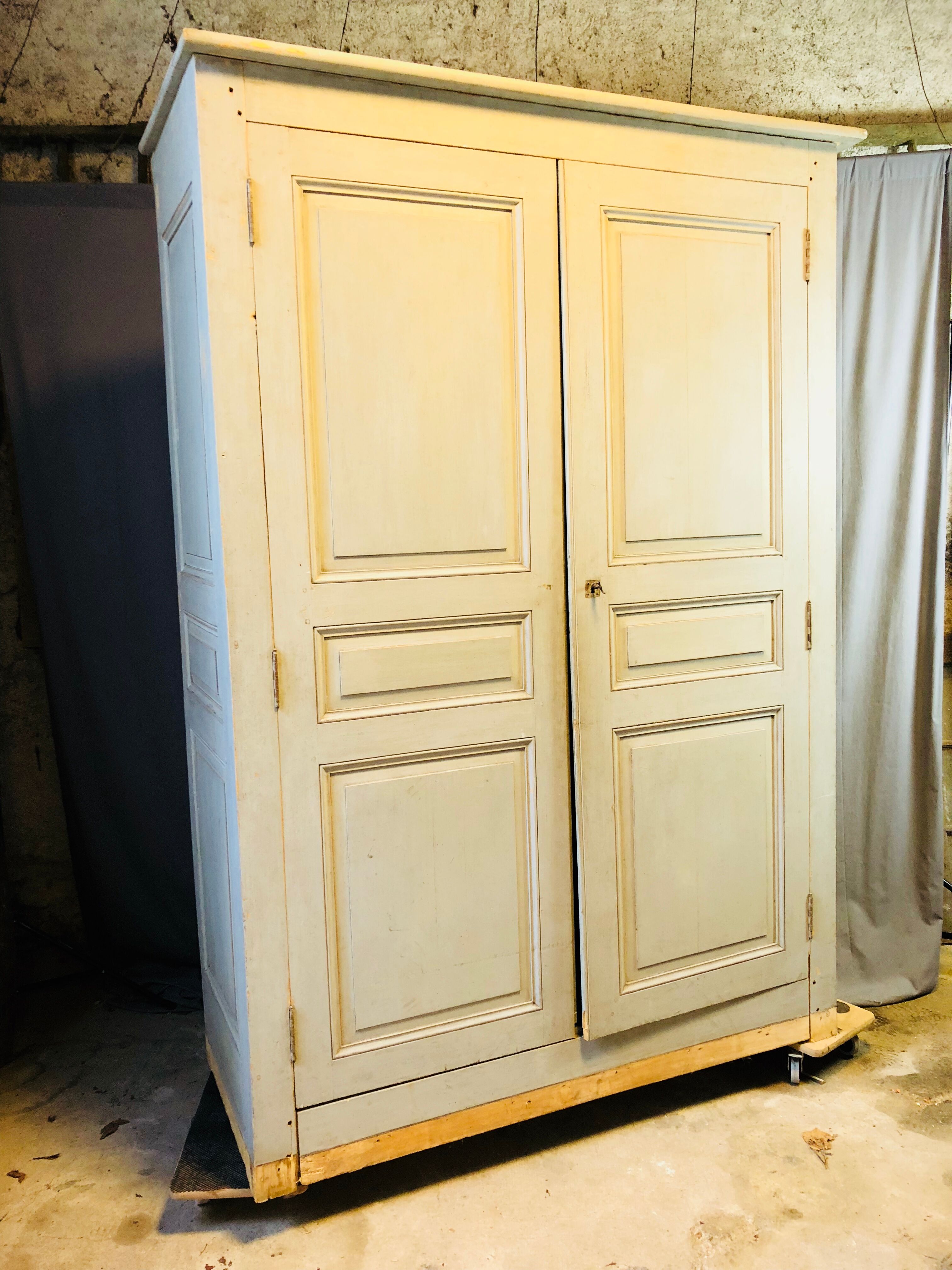 Pantorned cupboard