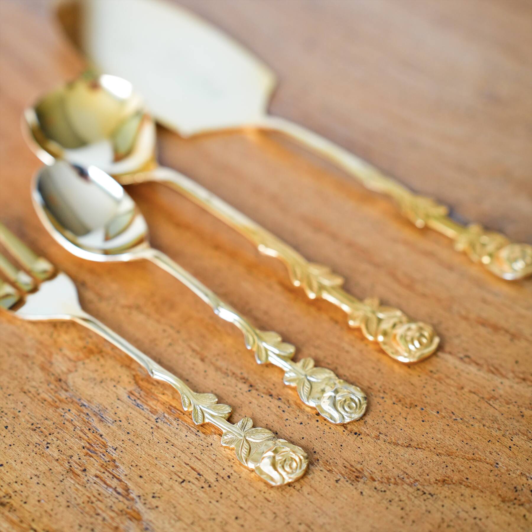 Set of 24-karat gold-plated dessert cutlery