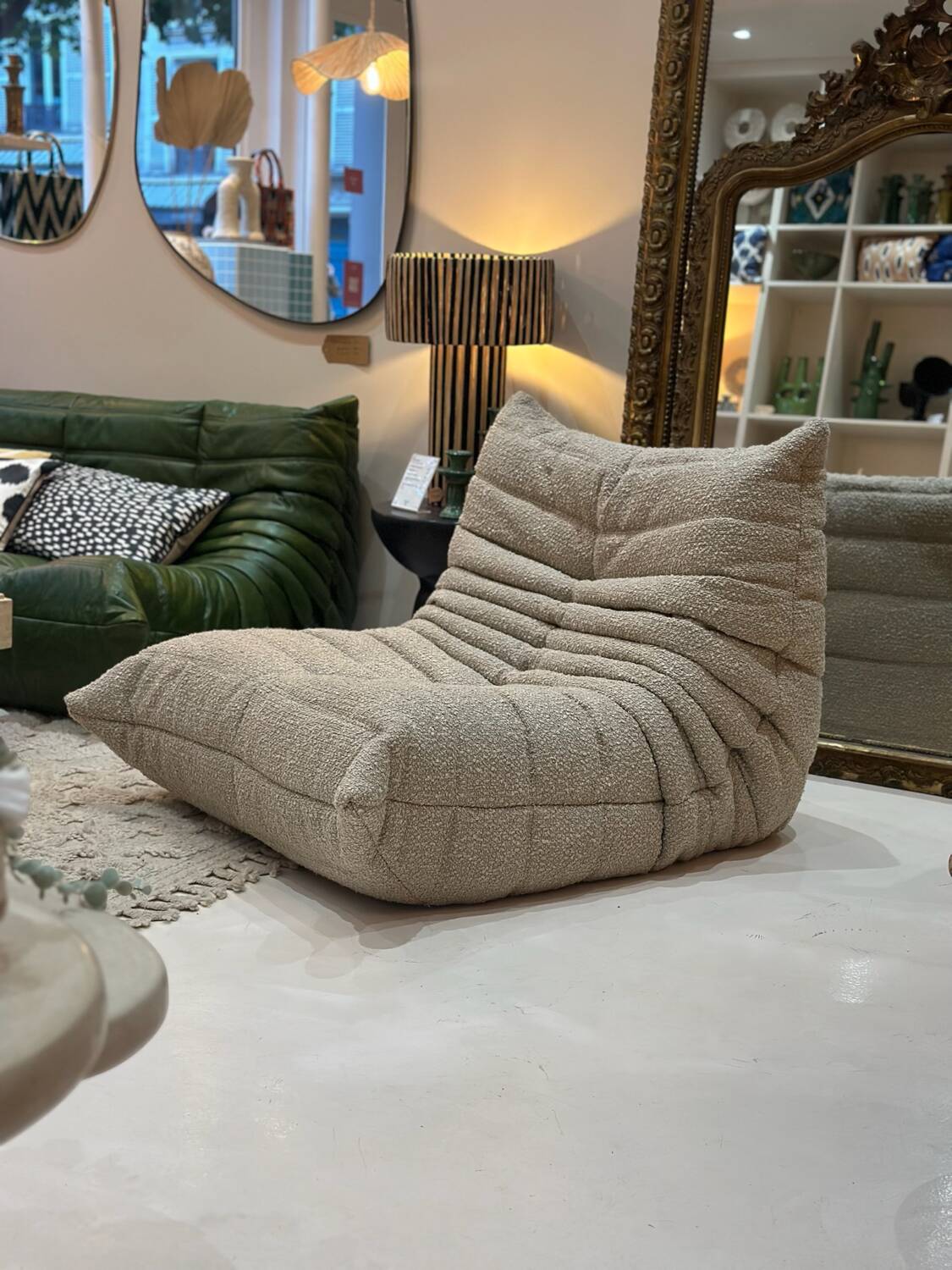 Chauffeuse Togo Ligne Roset par Michel Ducaroy bouclette moka taupe beige