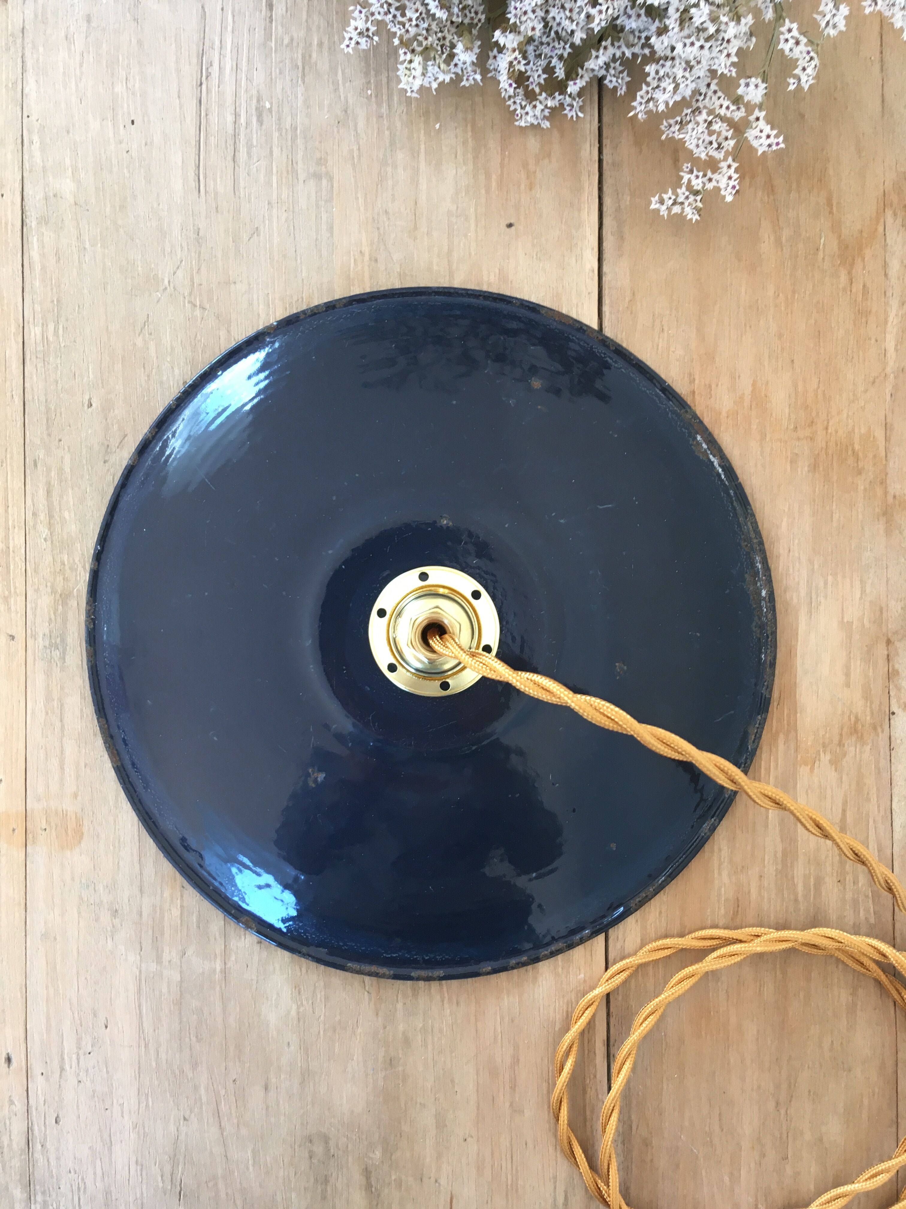 Pair of suspensions in black & white enamelled sheet metal