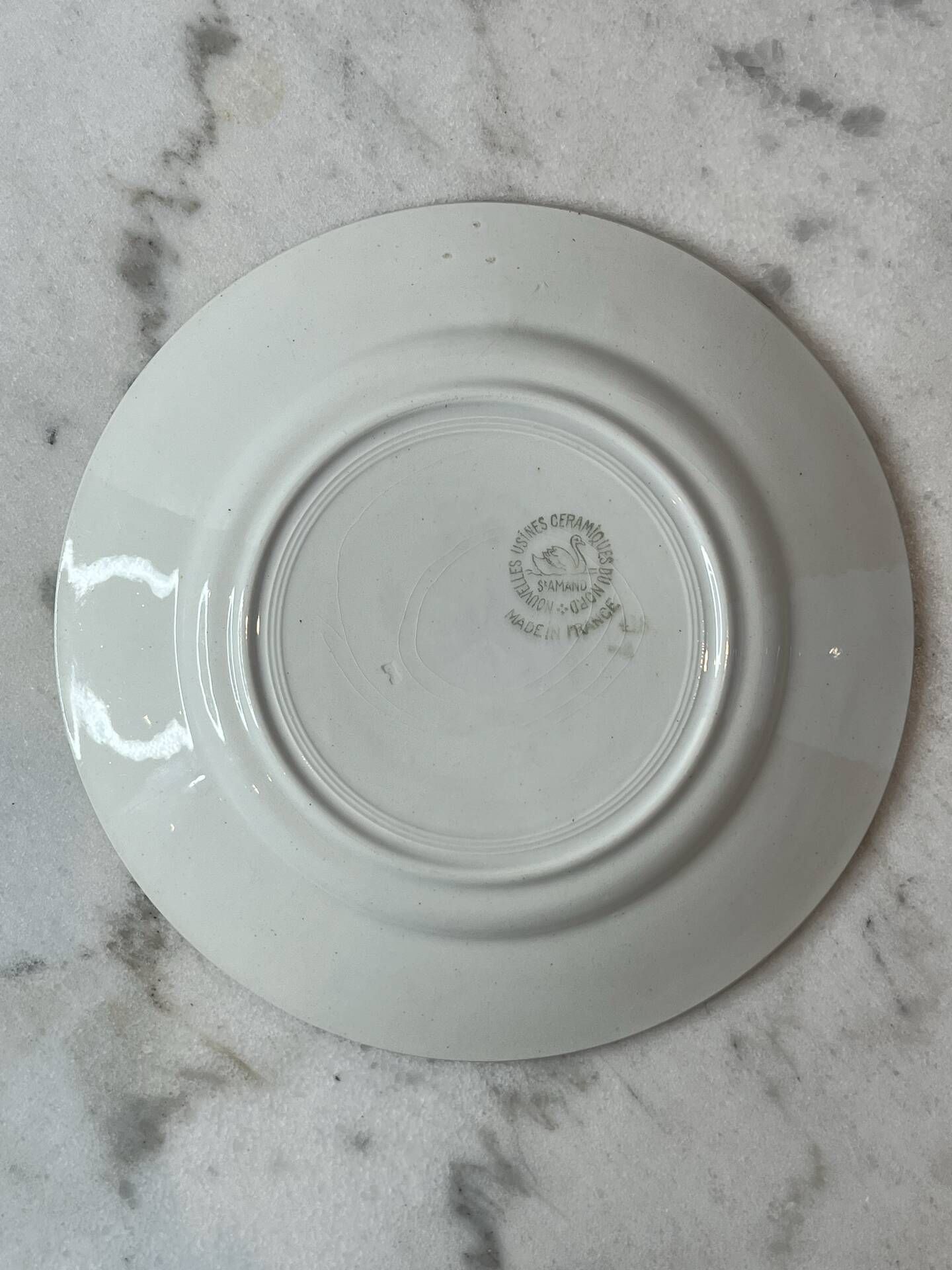 Set of 2 Saint Amand plates with laurel crown decoration.