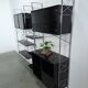 Deens design Denka modulaire kast met chromen houders en planken