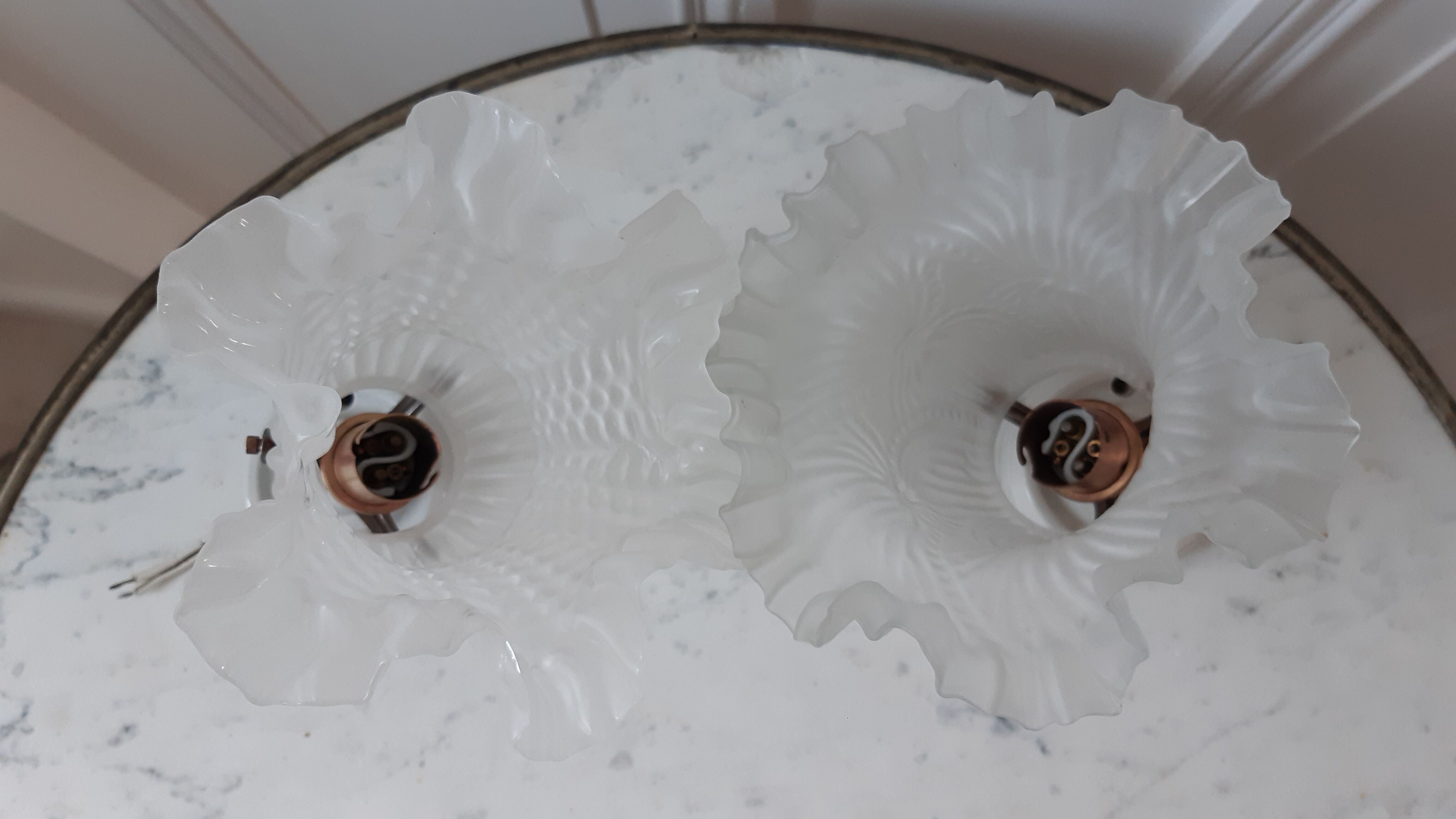Paire d'appliques et de tulipes anciennes en verre années 40-50