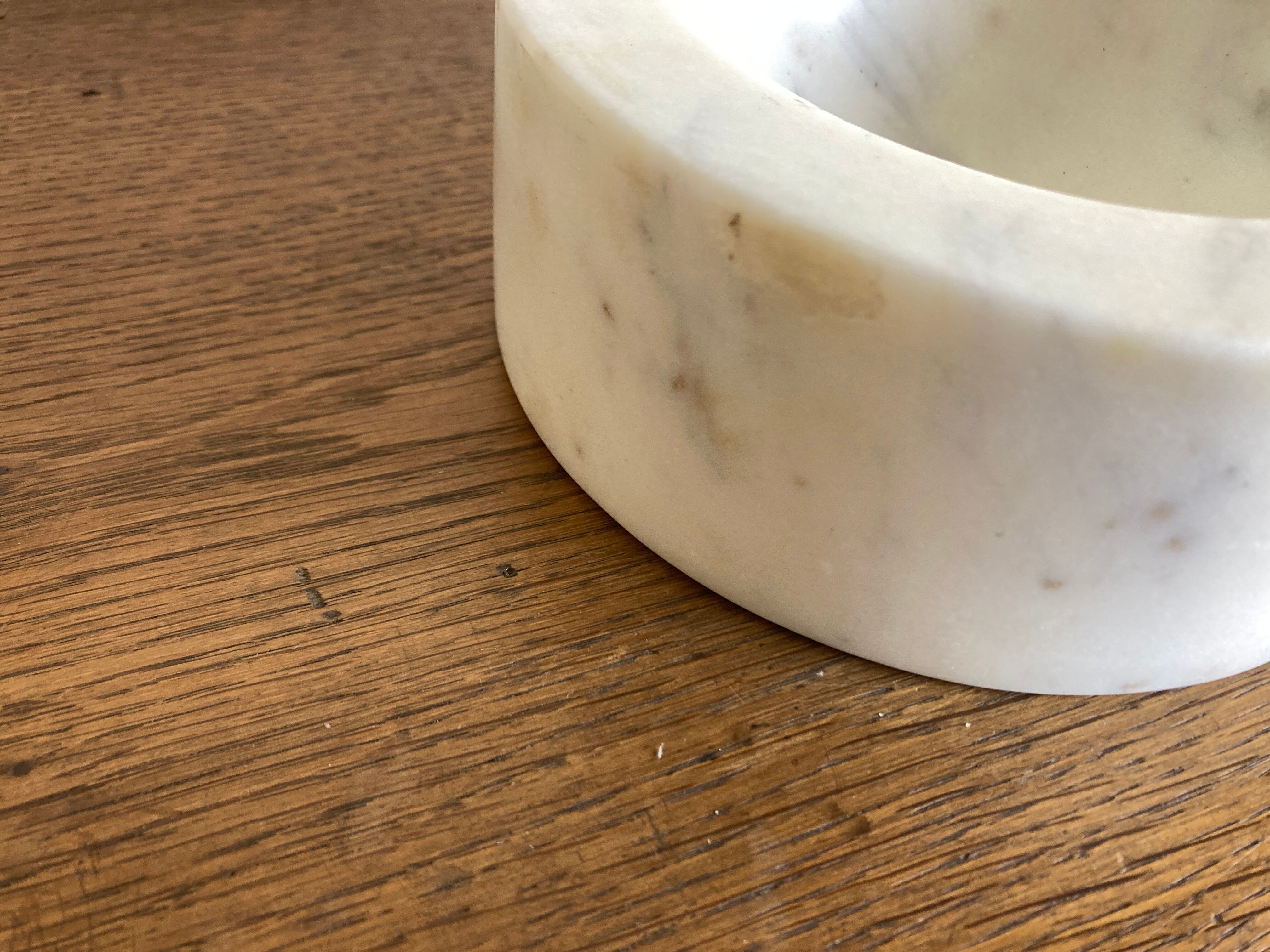 Space Age XXL ashtray in white marble, Italian design 1970.