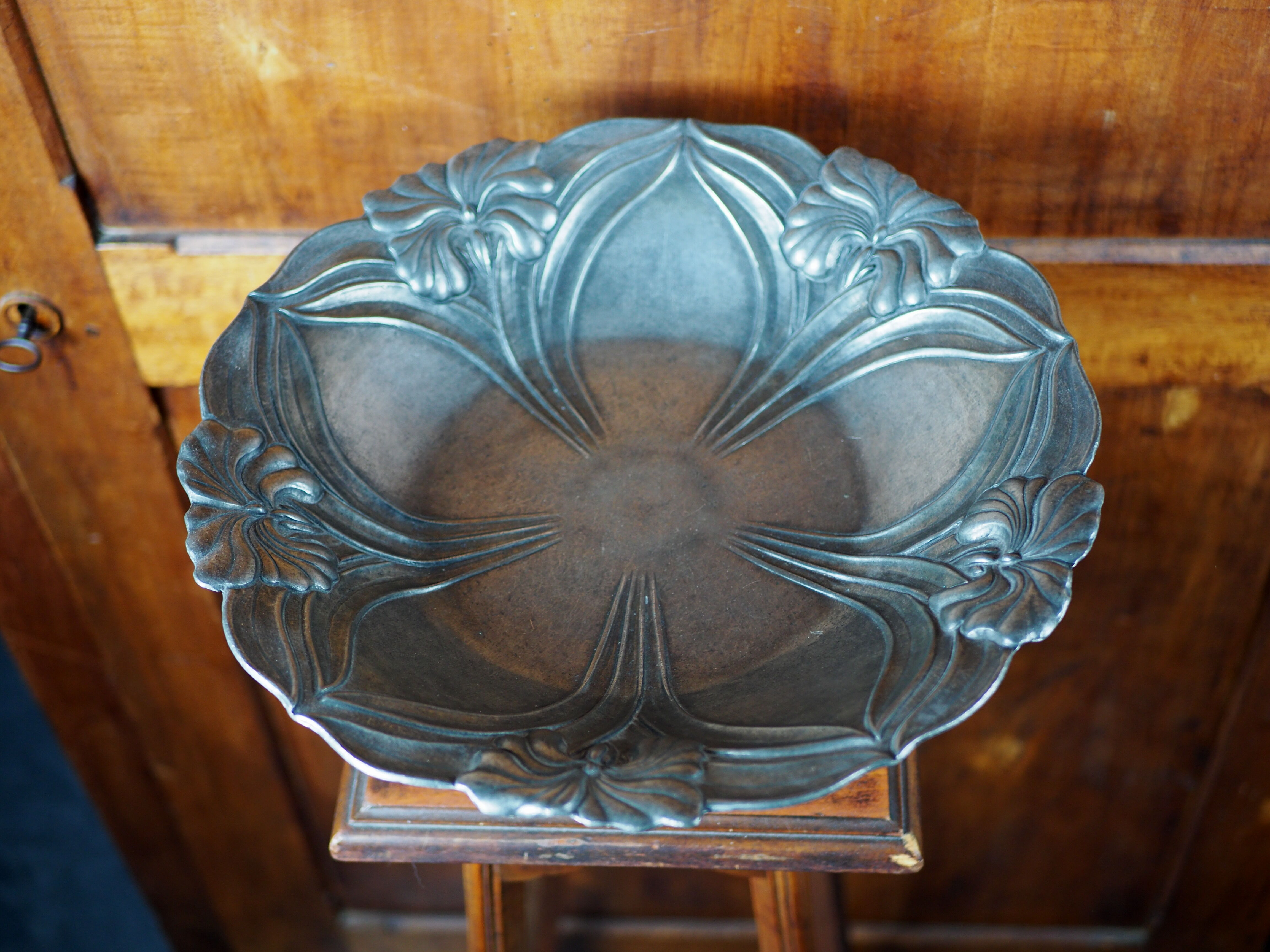 Piedouche tin cut with lily patterns - art nouveau - xxth century