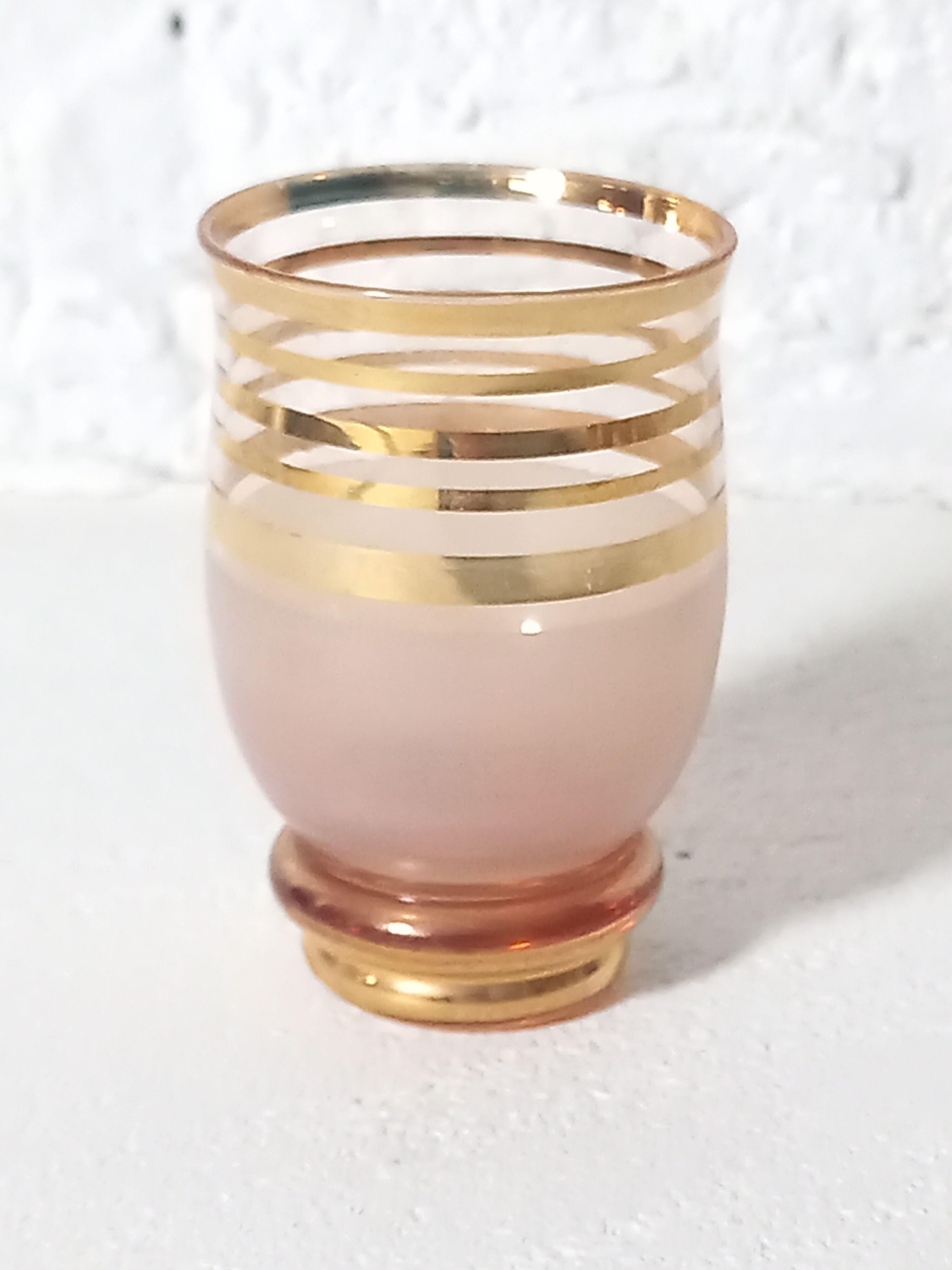 Service à liqueur art déco en verre dépoli rose