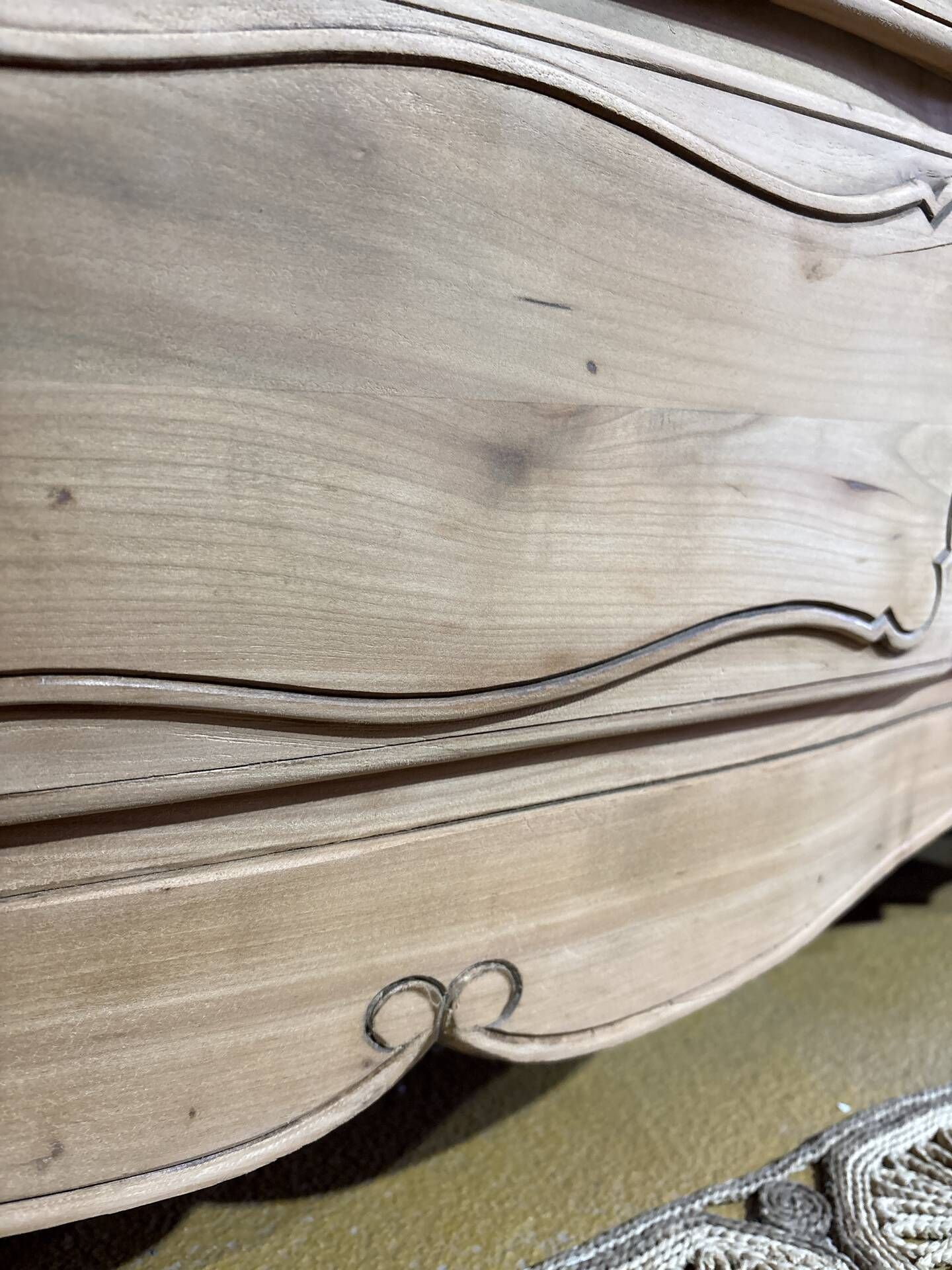 Antique solid oak chest of drawers – Louis XV style – 3 drawers