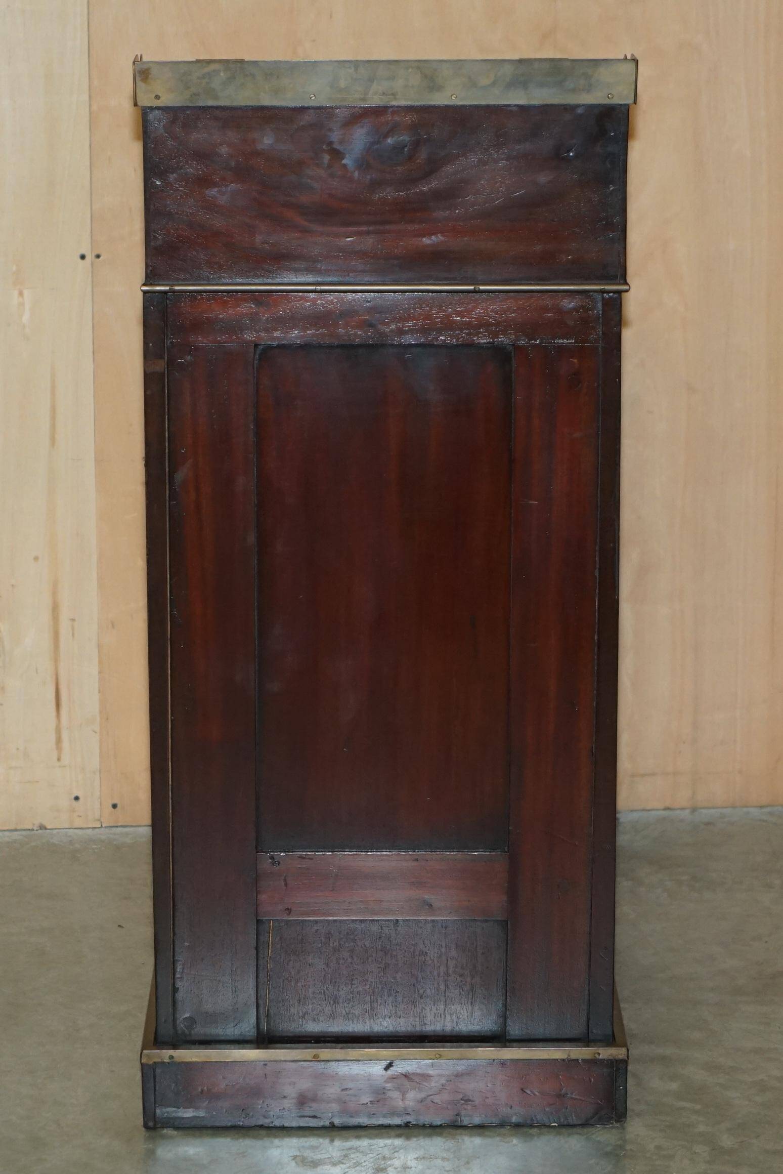 Bureau de campagne Davenport victorien antique en cuir avec galerie en laiton