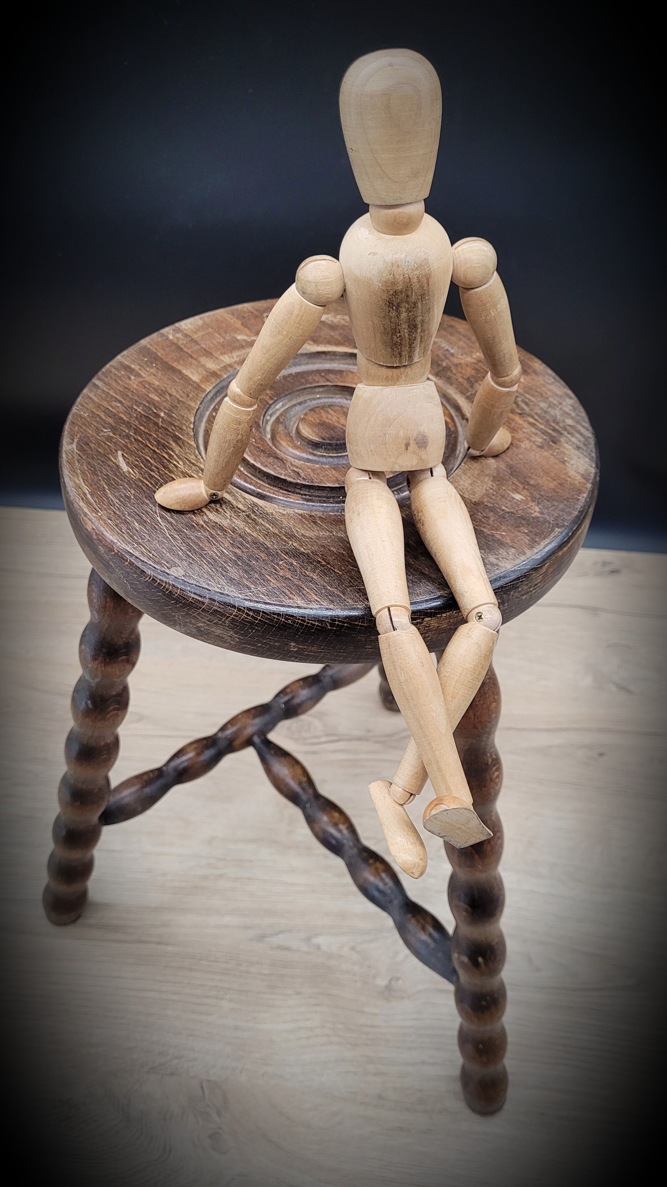 Tripod stool feet ball