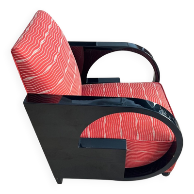 Fauteuil Art Déco, laque noire et tissu rouge, France vers 1930