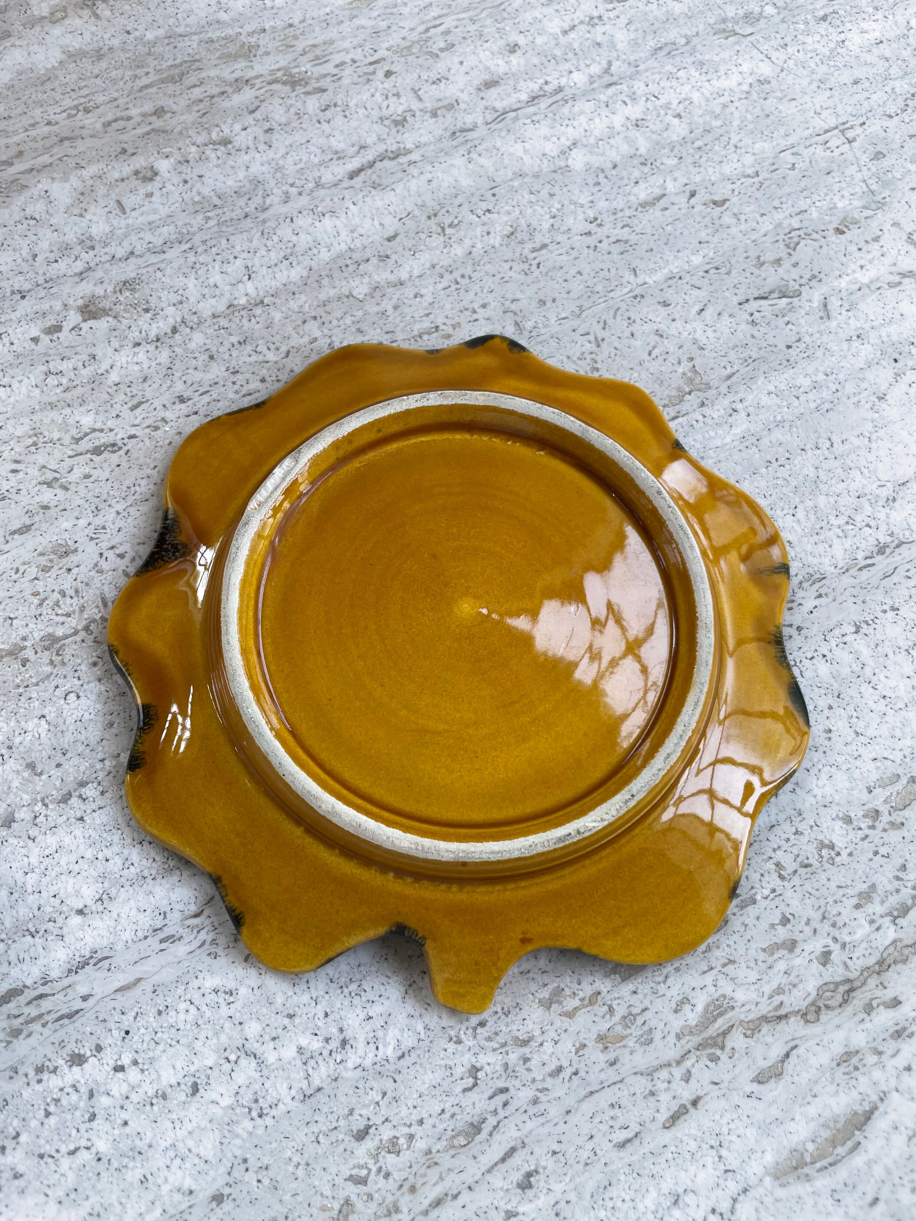 Yellow and black leaf dish