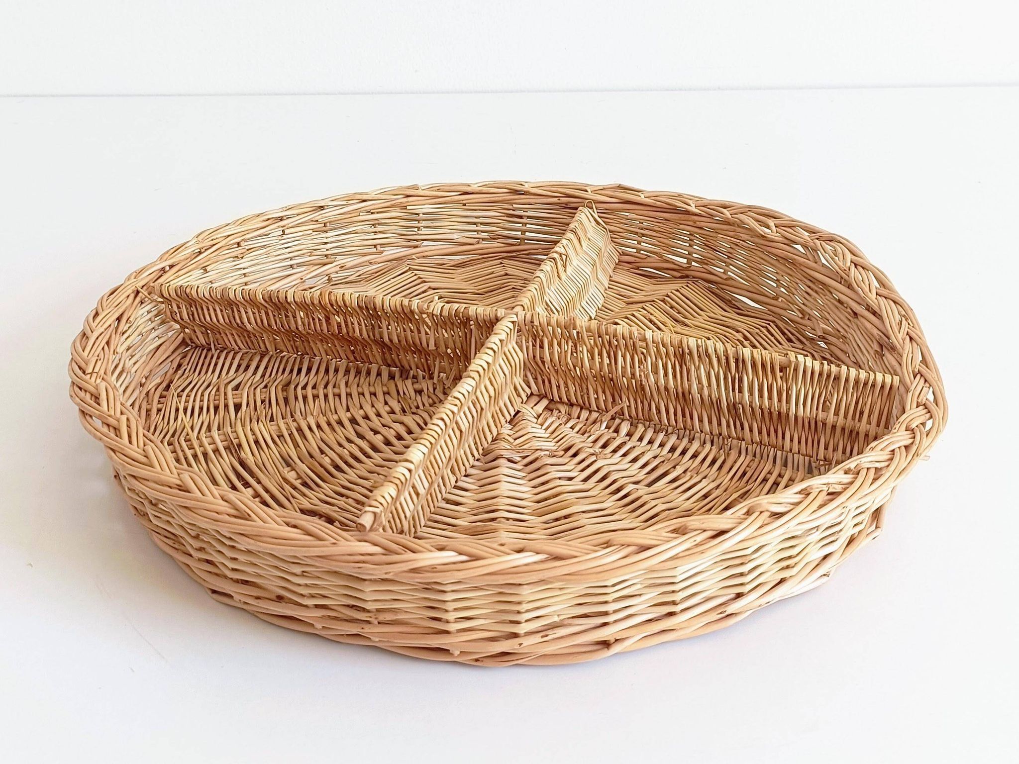 Rustic French Provence Wicker Basket Centerpiece / Vide-Poche – Mid 20th Century