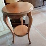 Pedestal table