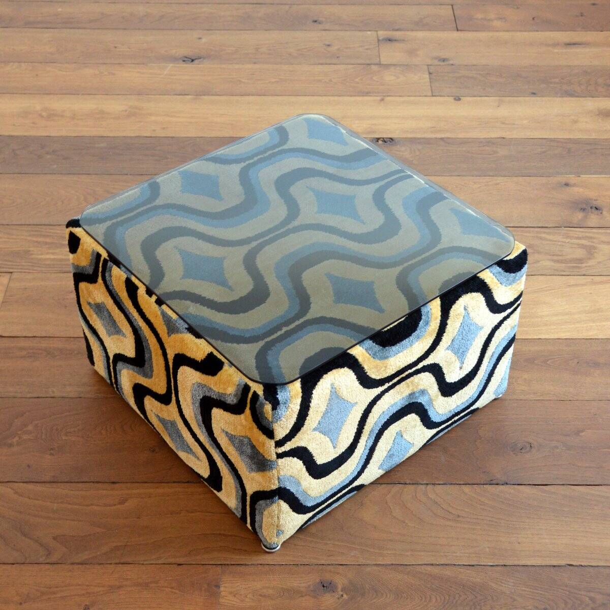 Table d’appoint / Pouf design Italien vintage 1970s