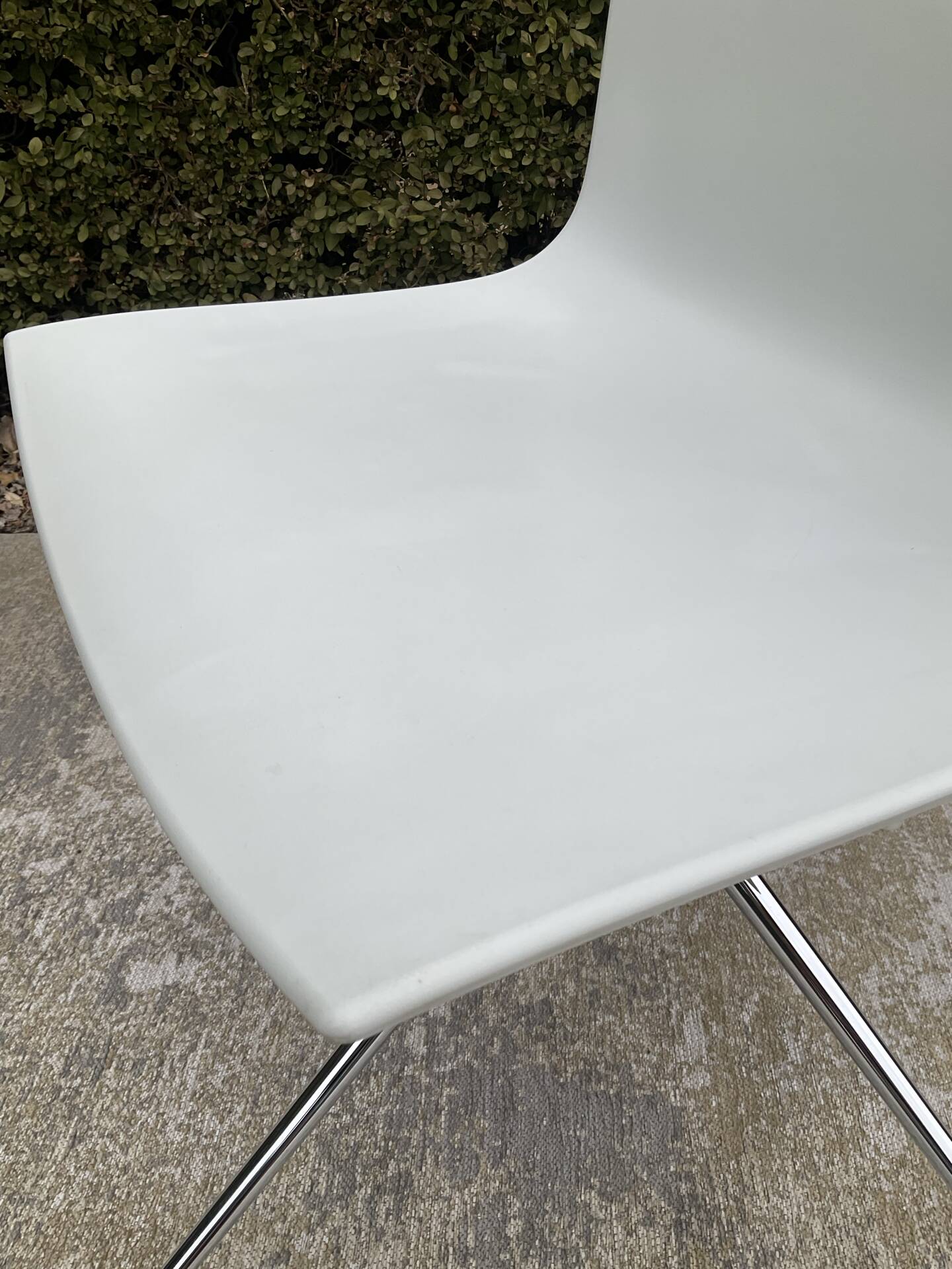 Chaise pivotante Catifa édition Arper par Lievore Alther
