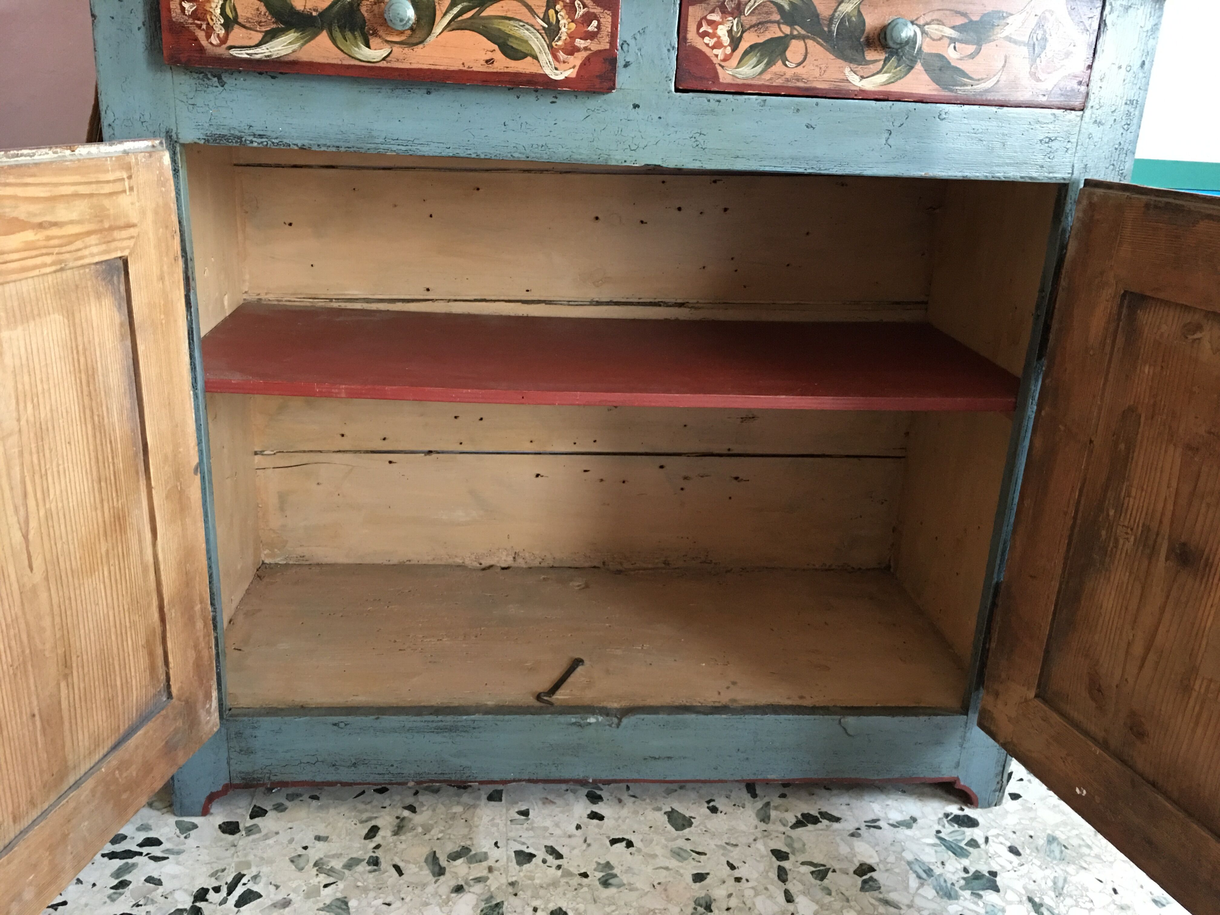 Parisian buffet with hand-painted patterns, 2 doors and 2 drawers.