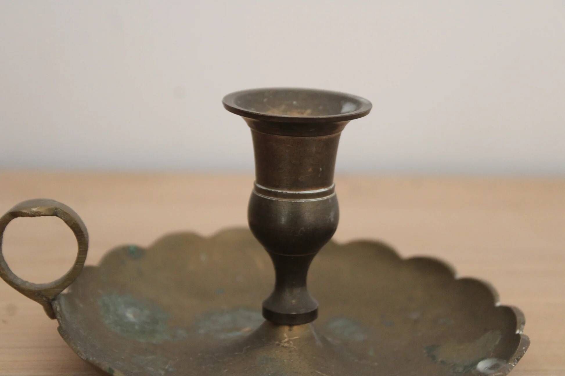 Antique hand candlestick in patinated brass – Vintage cellar rat