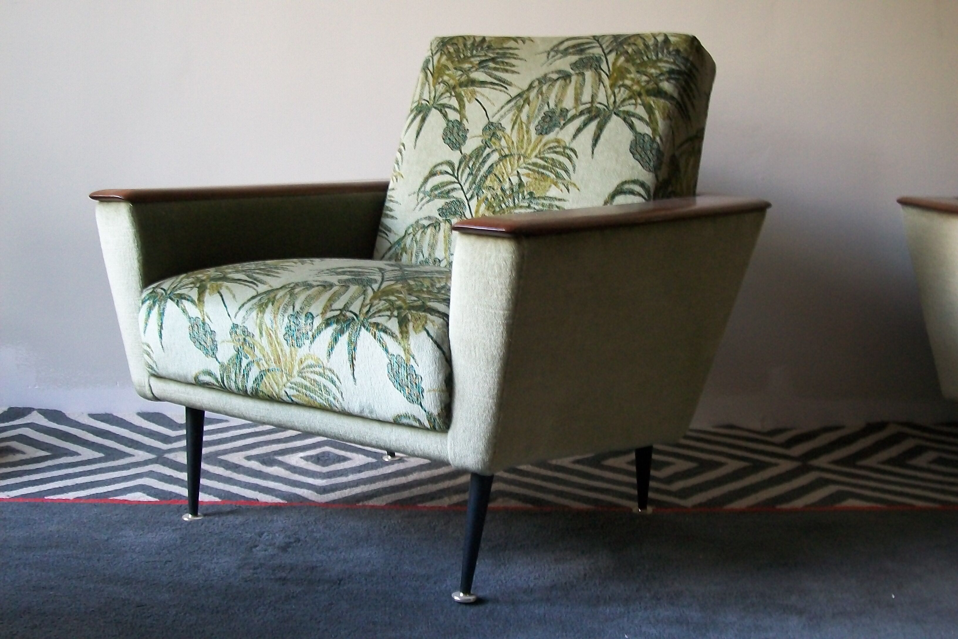 Pair of italian lounge chairs afrormosia and mohair, 1940s