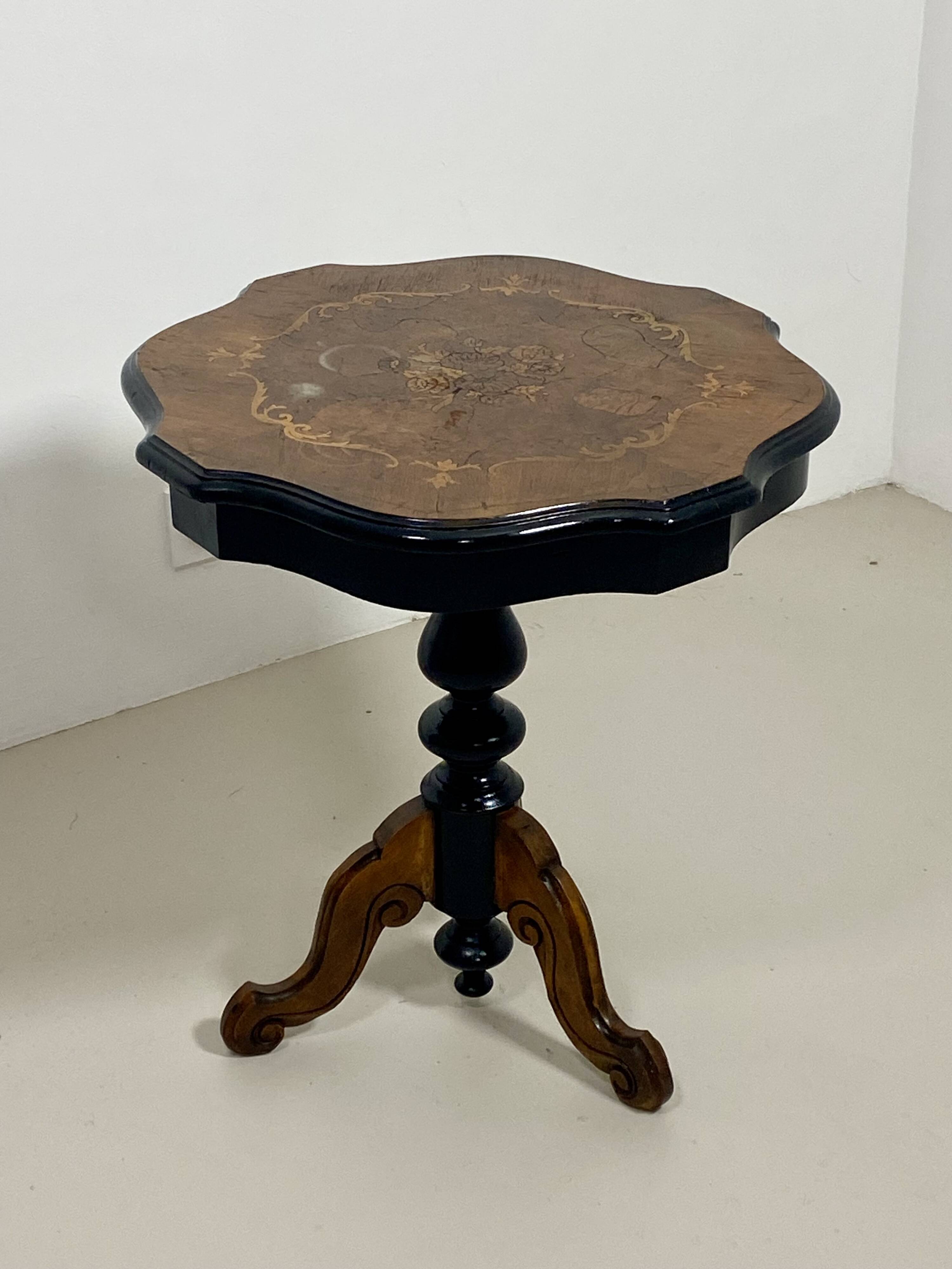 Two-tone black and mahogany pedestal table with mahogany veneer