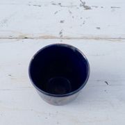 Mug en céramique bleu émaillé à coulures