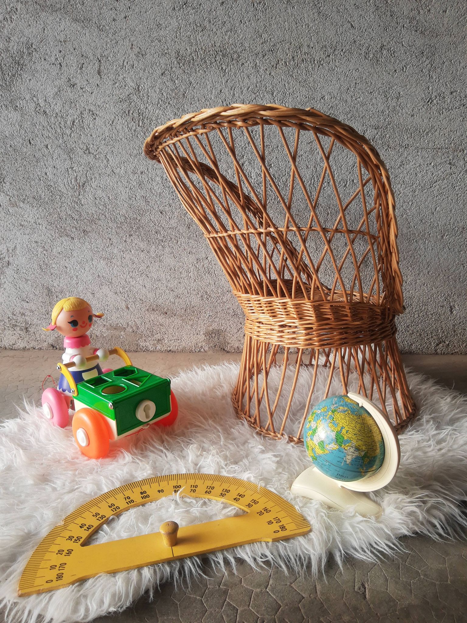 Fauteuil en osier pour enfant style emmanuelle