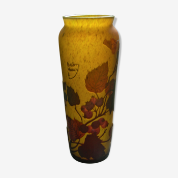 Daum Nancy's art nouveau-style vase with red brown with rosehip decoration