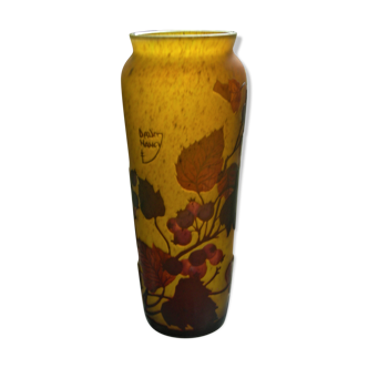 Daum Nancy's art nouveau-style vase with red brown with rosehip decoration