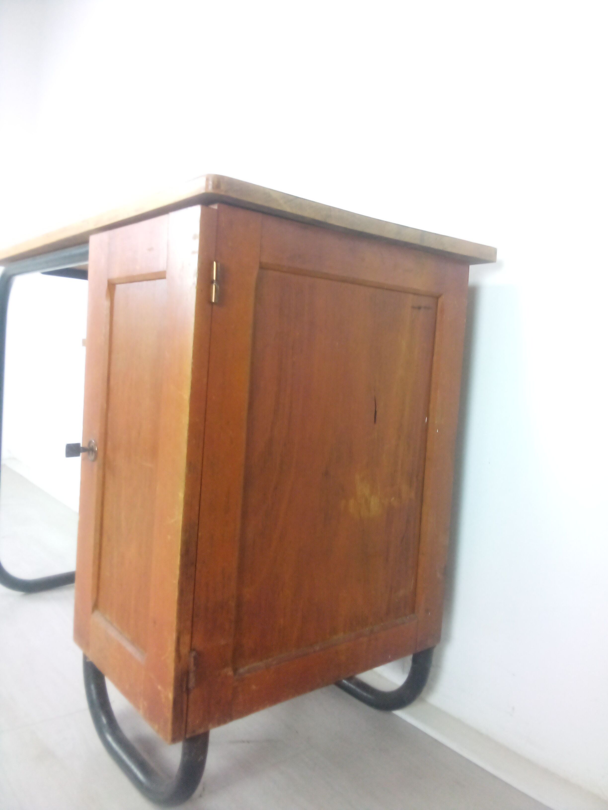 Desk model S22 by Jacques Hitier produced by Mobilor