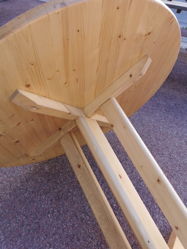 Table ronde en pin mobilier Les Arcs