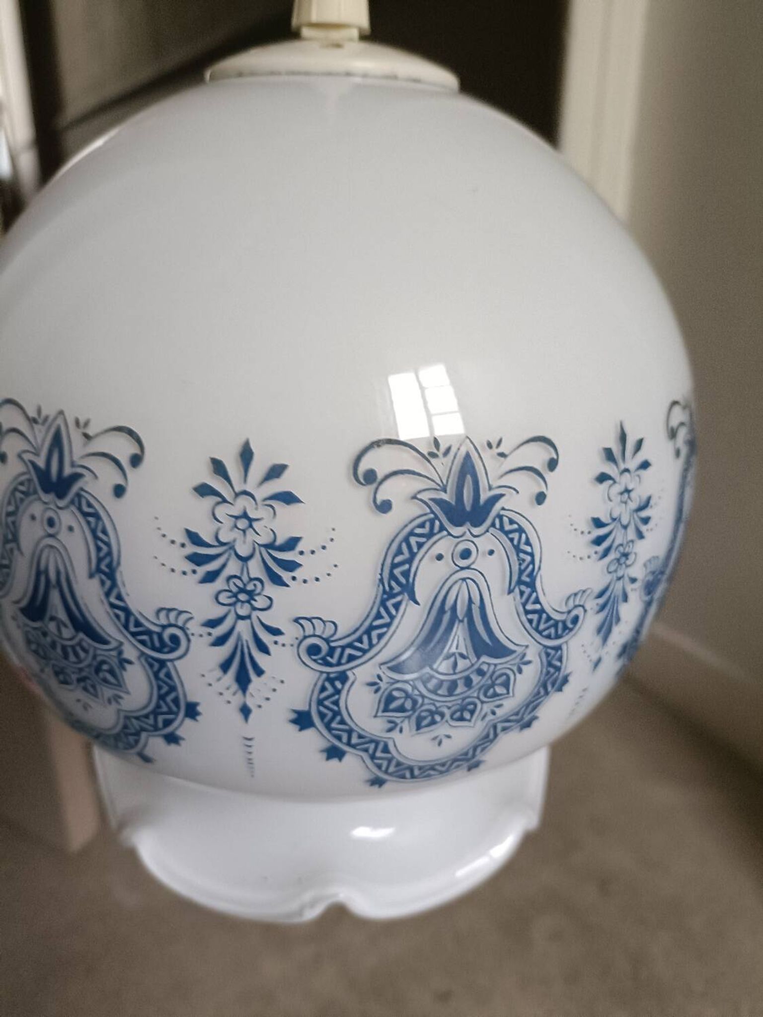 Suspension, boule de bain en opaline