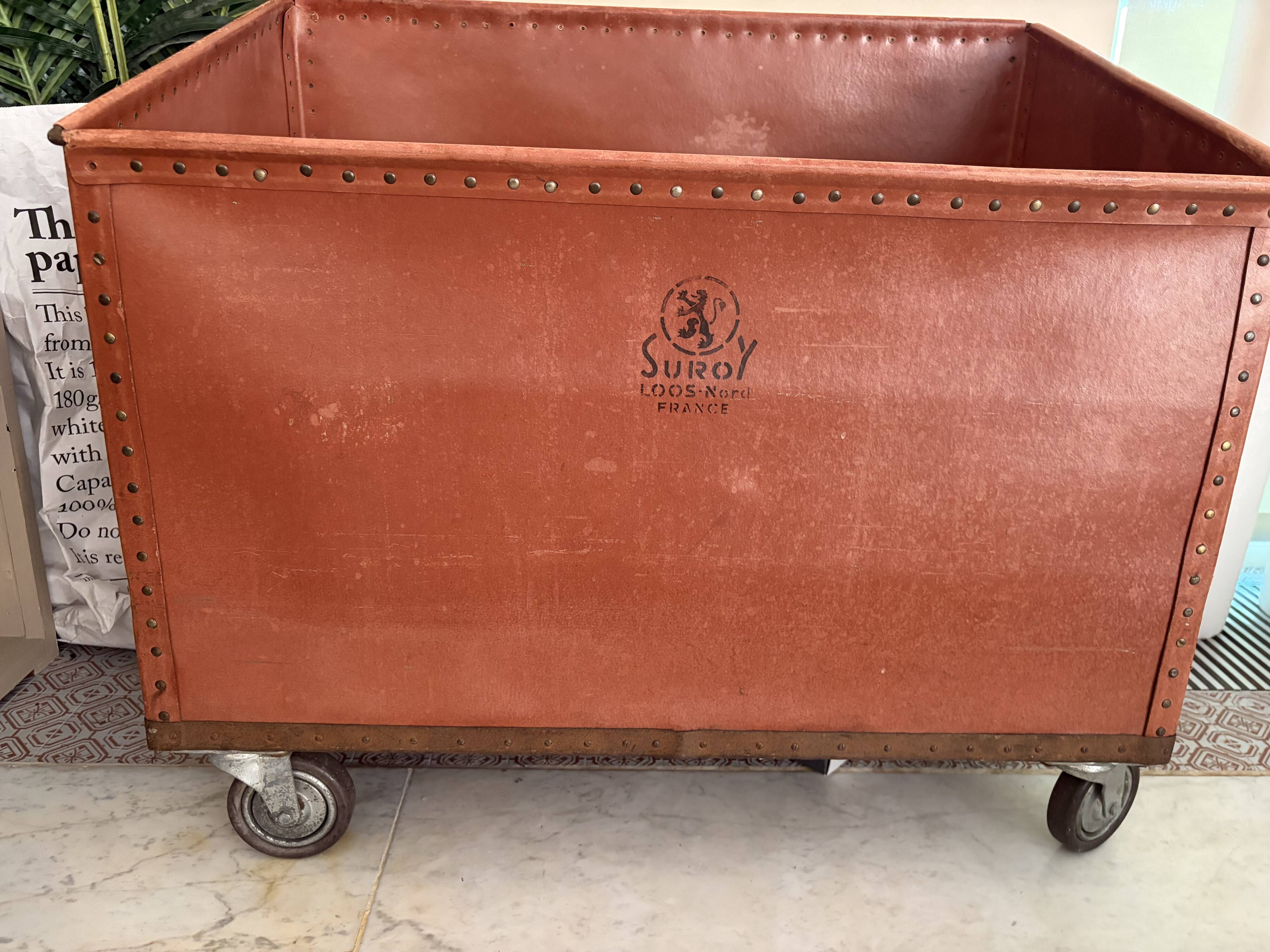 Ancient cart from the Suroy factory