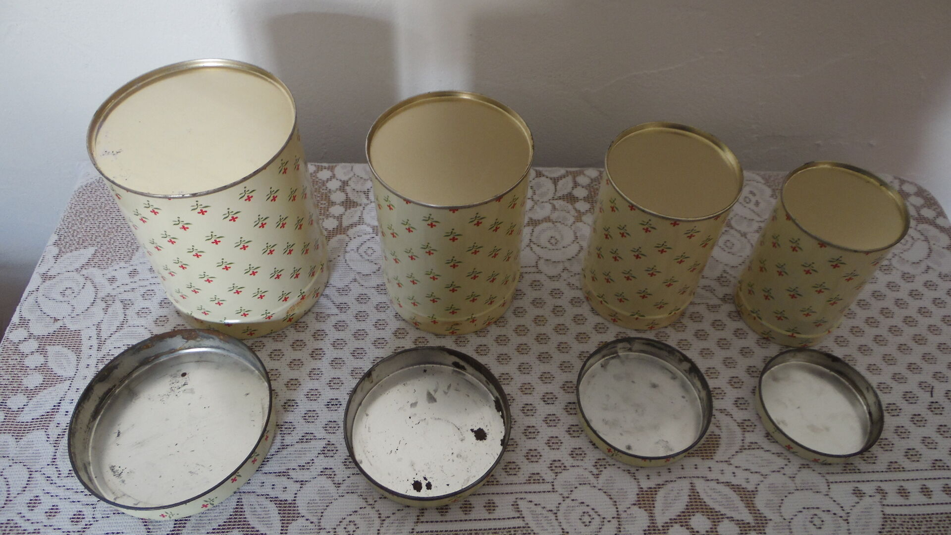 Set of 4 vintage tole pots